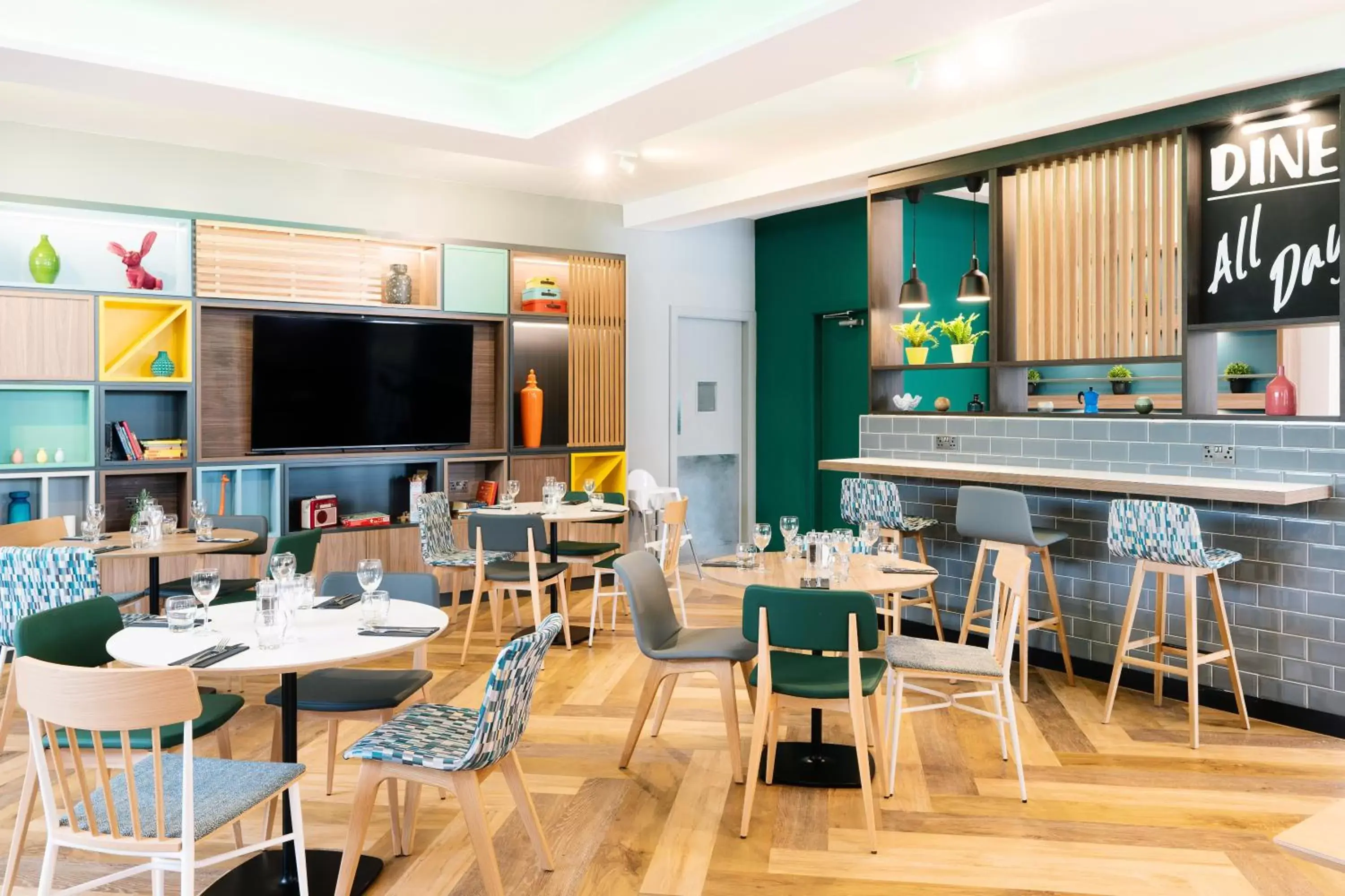 Restaurant/Places to Eat in Holiday Inn Gloucester - Cheltenham, an IHG Hotel