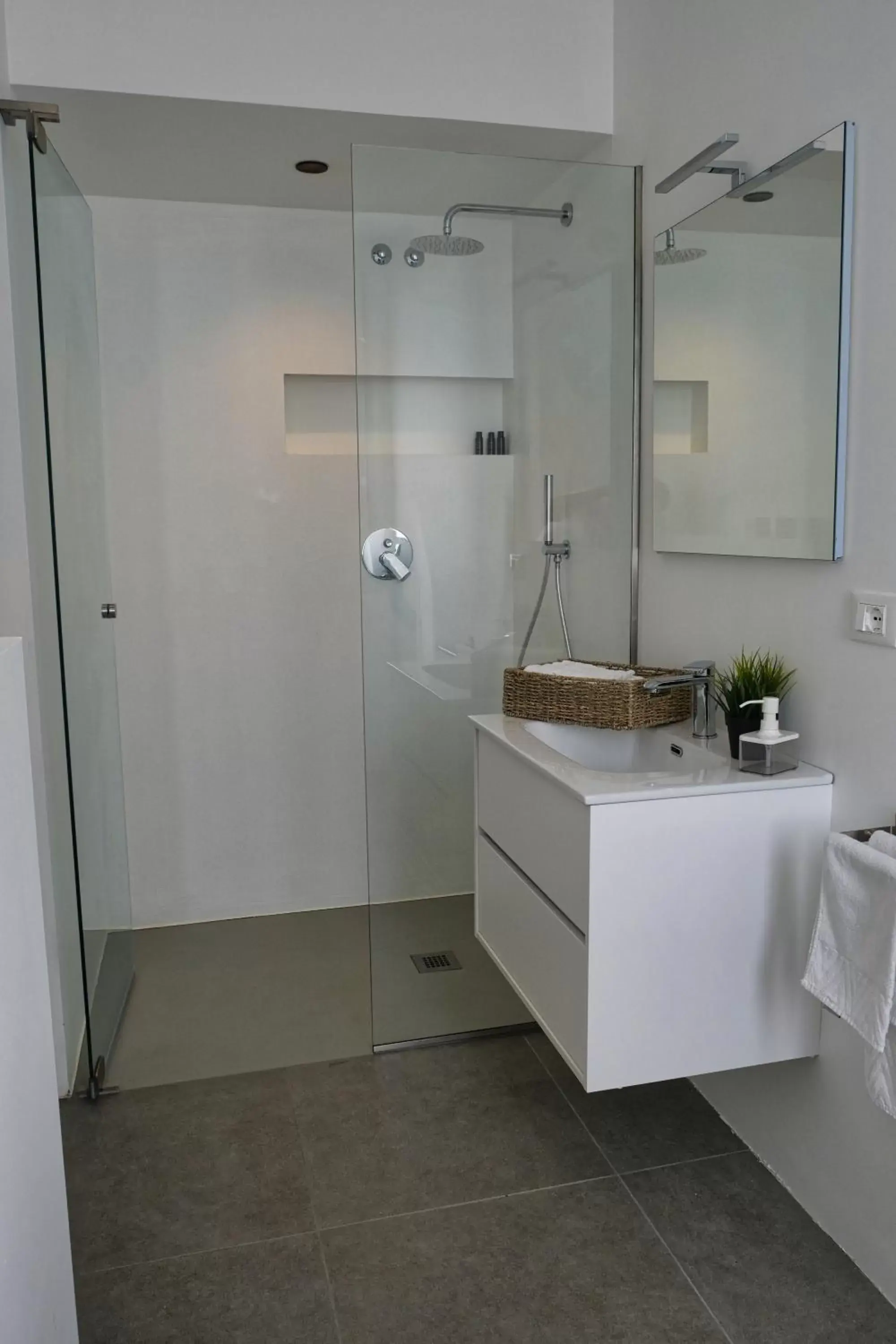 Shower, Bathroom in Amare Suite & Apartments