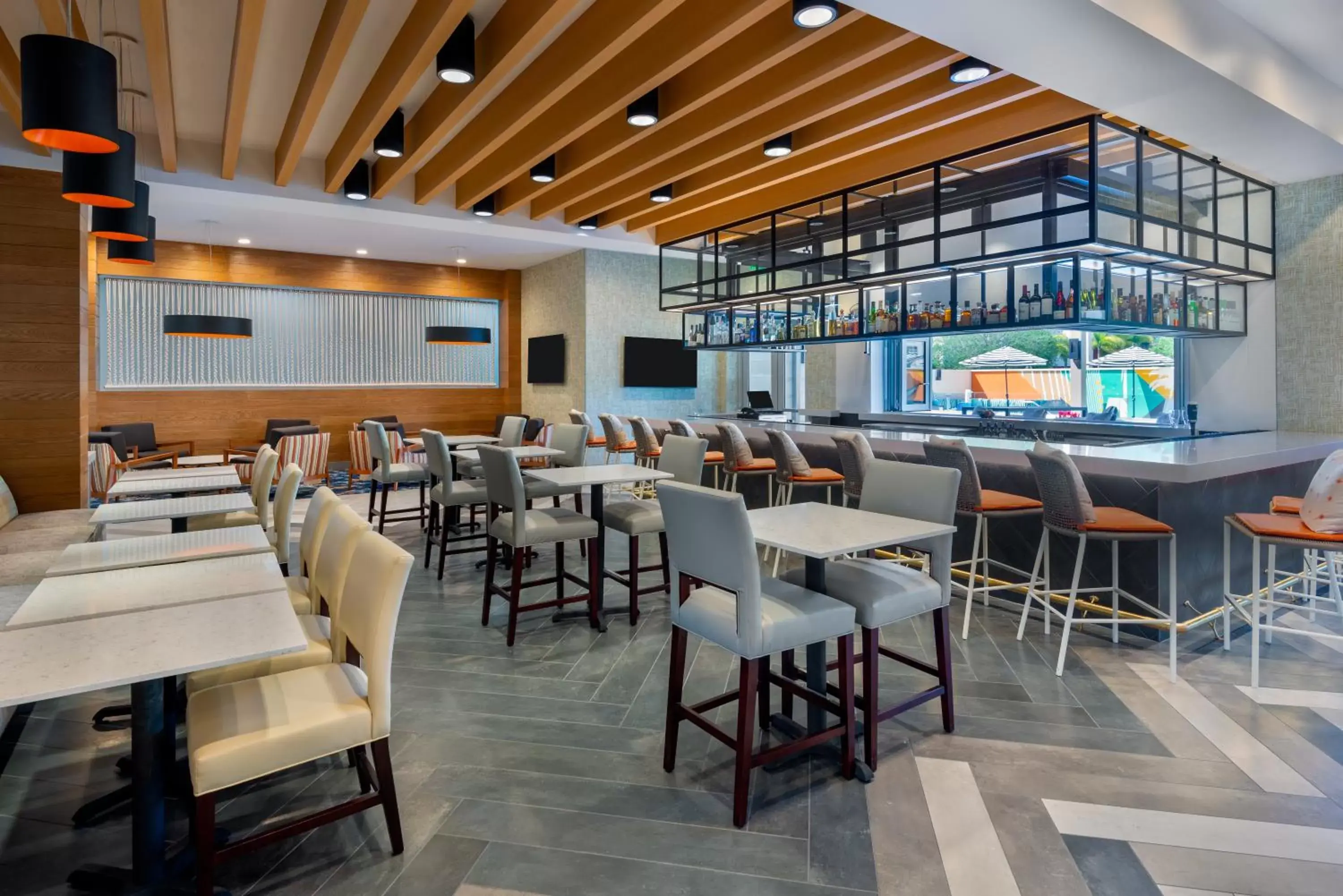 Lounge or bar, Restaurant/Places to Eat in Hyatt House Tampa Airport/Westshore