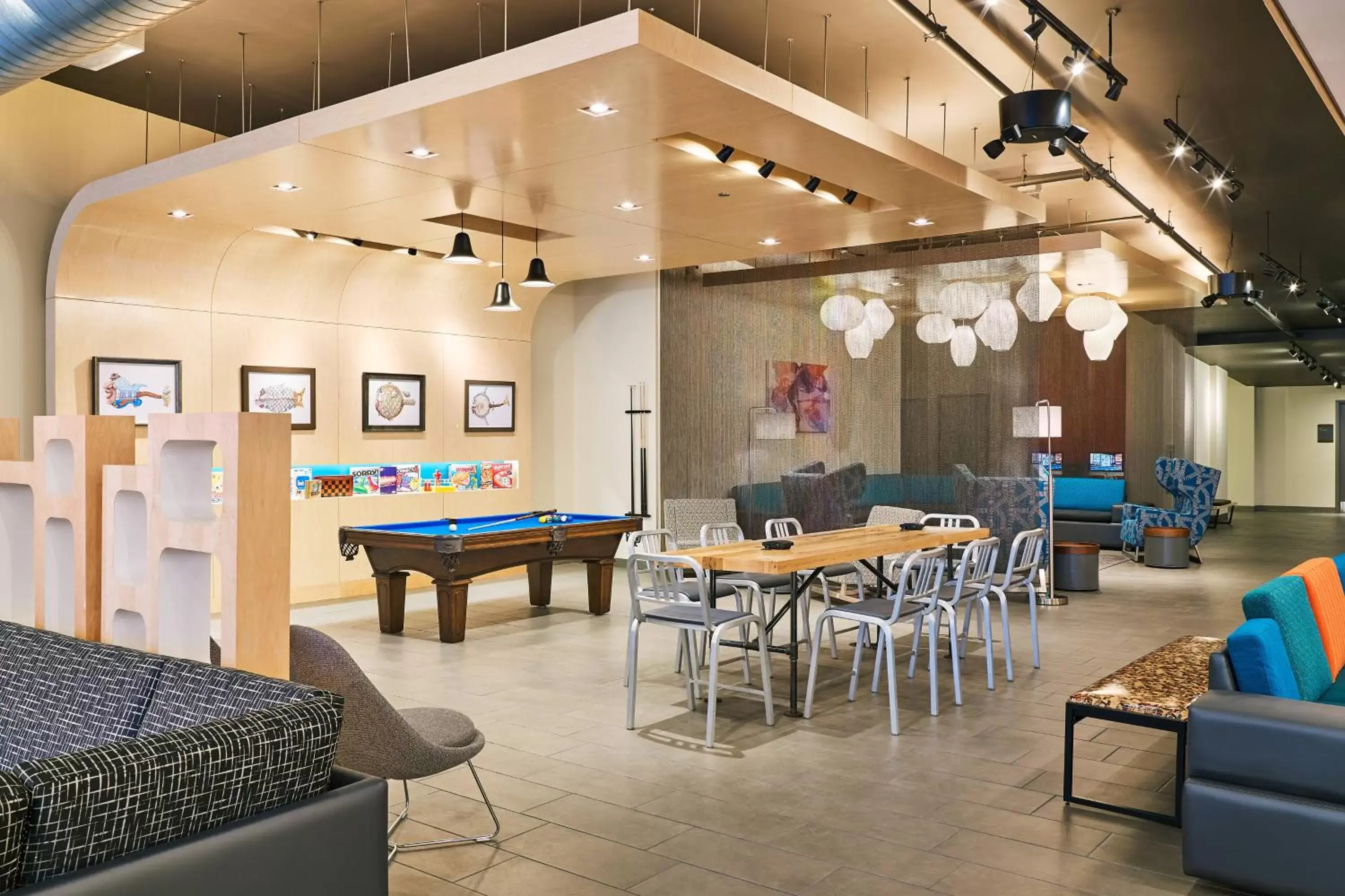 Lounge or bar, Billiards in Aloft South Bend