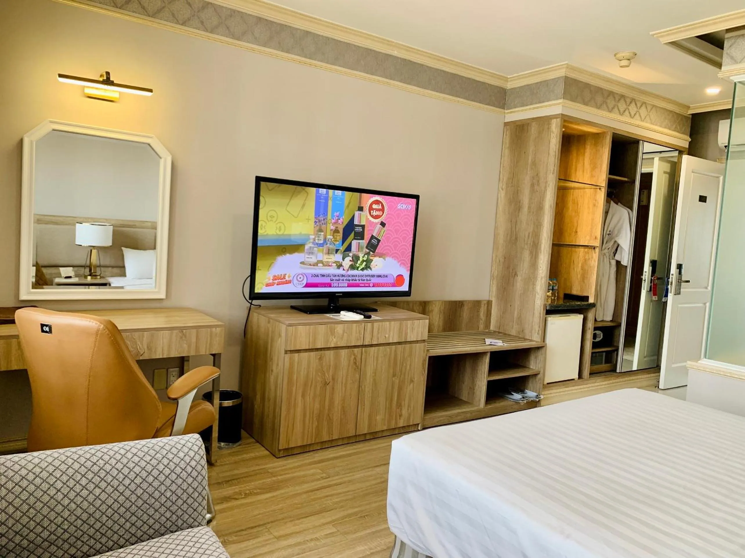 TV and multimedia, Bed in Lotus Saigon Hotel