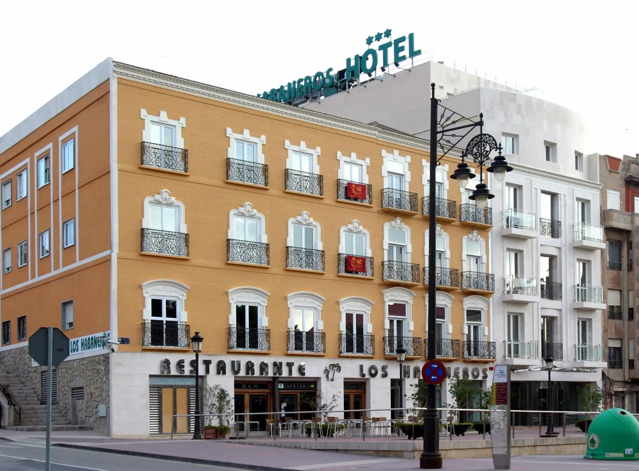 Facade/entrance, Property Building in Hotel Los Habaneros