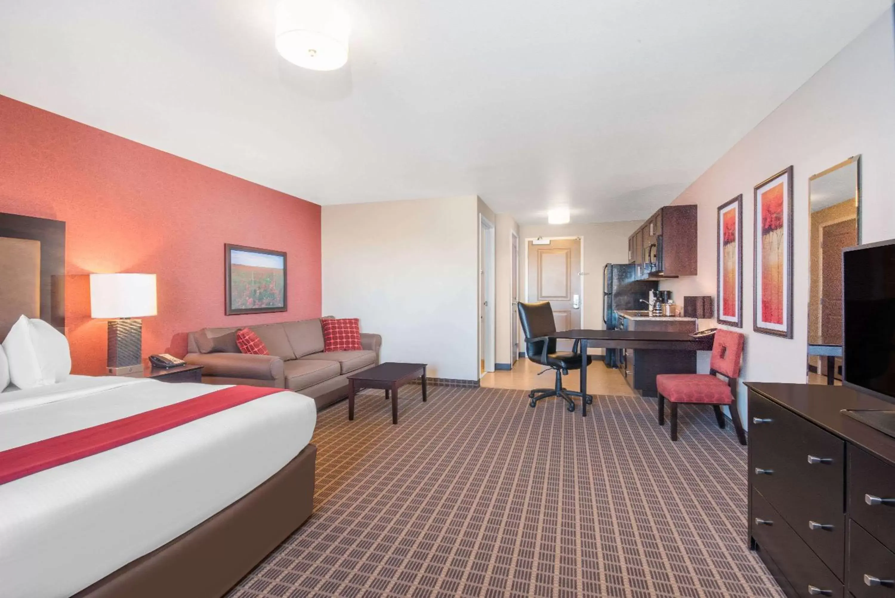 Photo of the whole room in Hawthorn Suites by Wyndham Dickinson