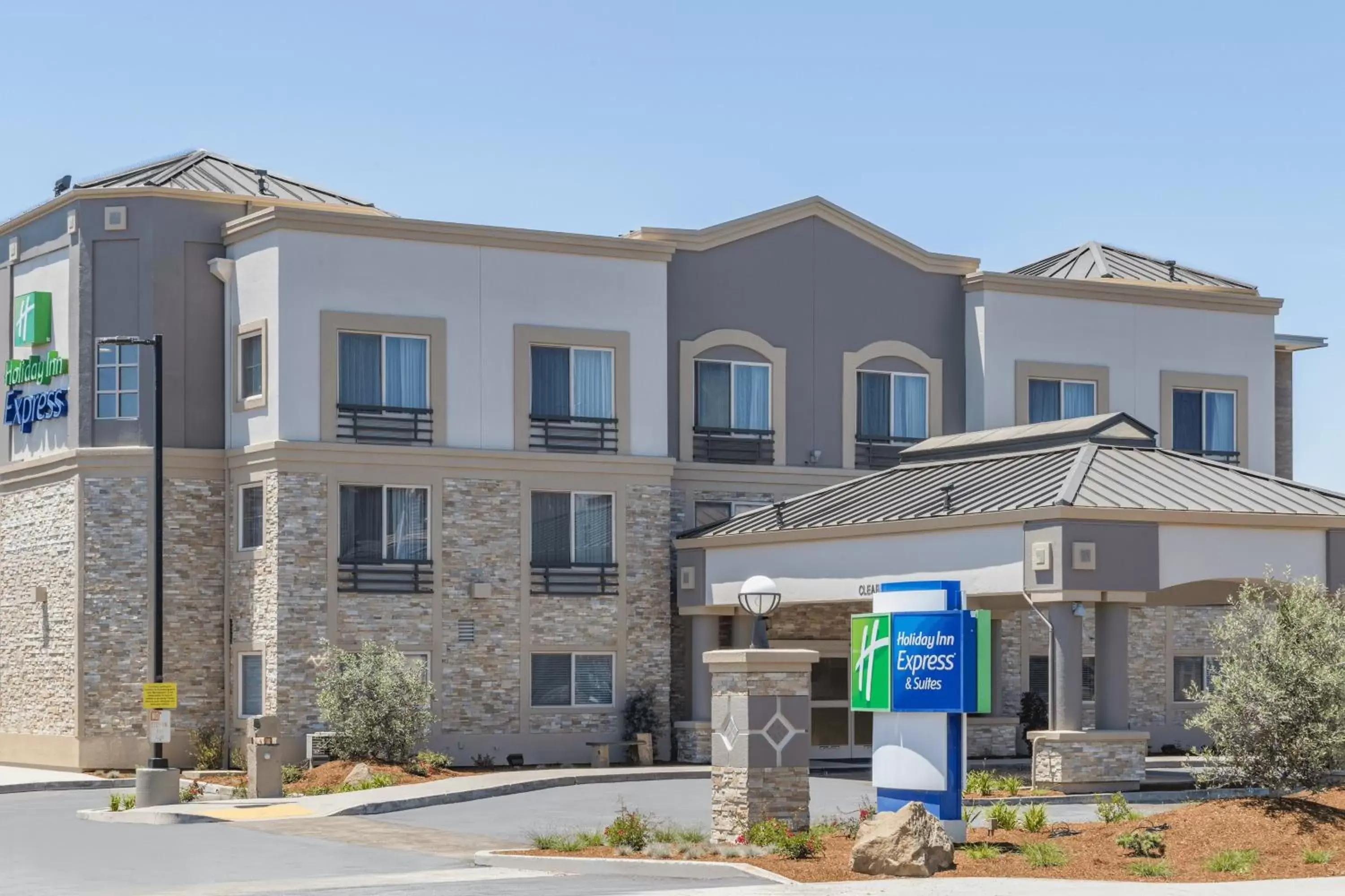 Property Building in Holiday Inn Express Hotel & Suites San Jose-Morgan Hill, an IHG Hotel