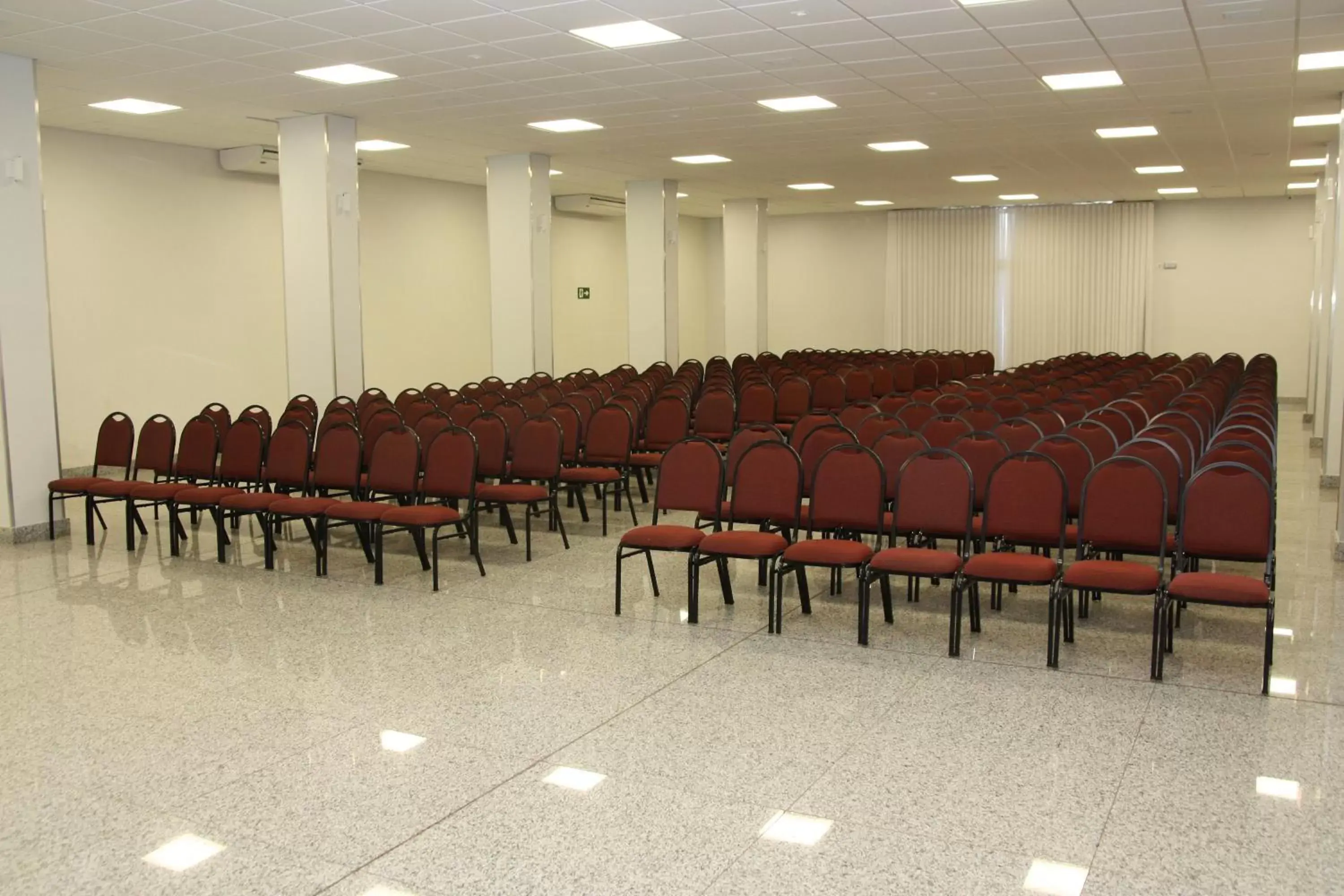 Business facilities in Ramada Hotel & Suites Lagoa Santa By Wyndham