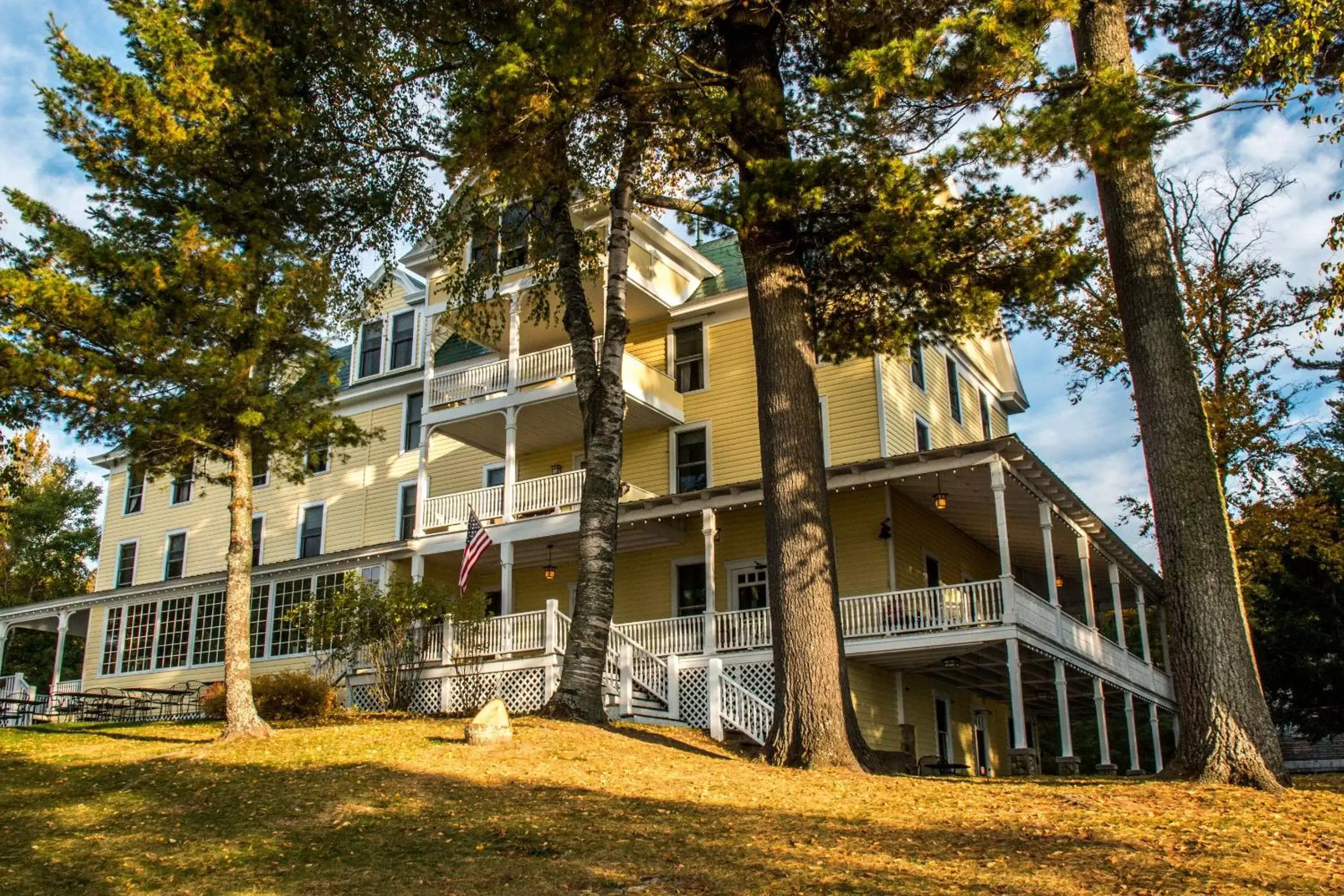 Facade/entrance, Property Building in The Woods Inn