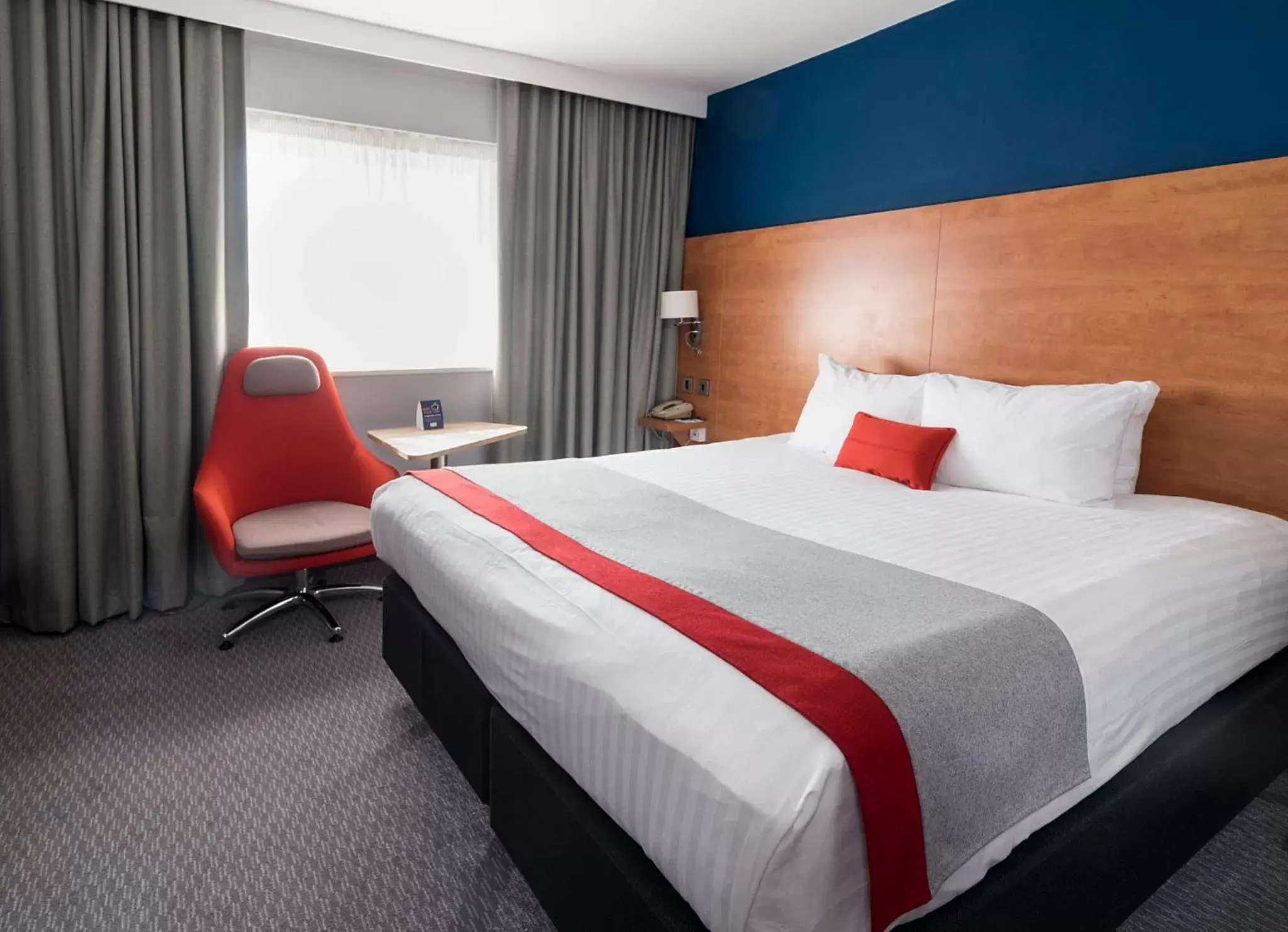 Photo of the whole room, Bed in Holiday Inn Express Birmingham Star City, an IHG Hotel