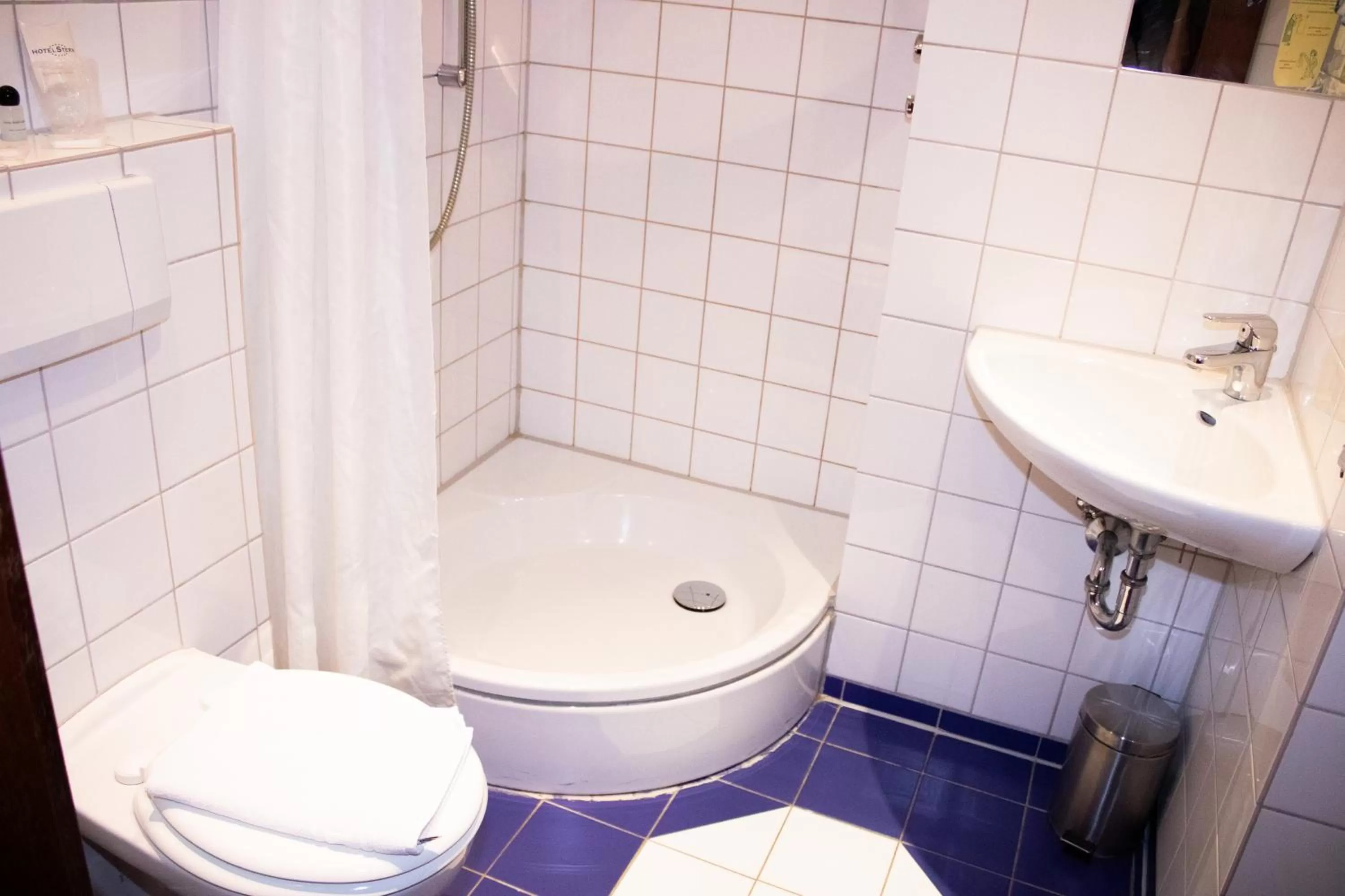 Shower in Hotel Stern - Self Check-In