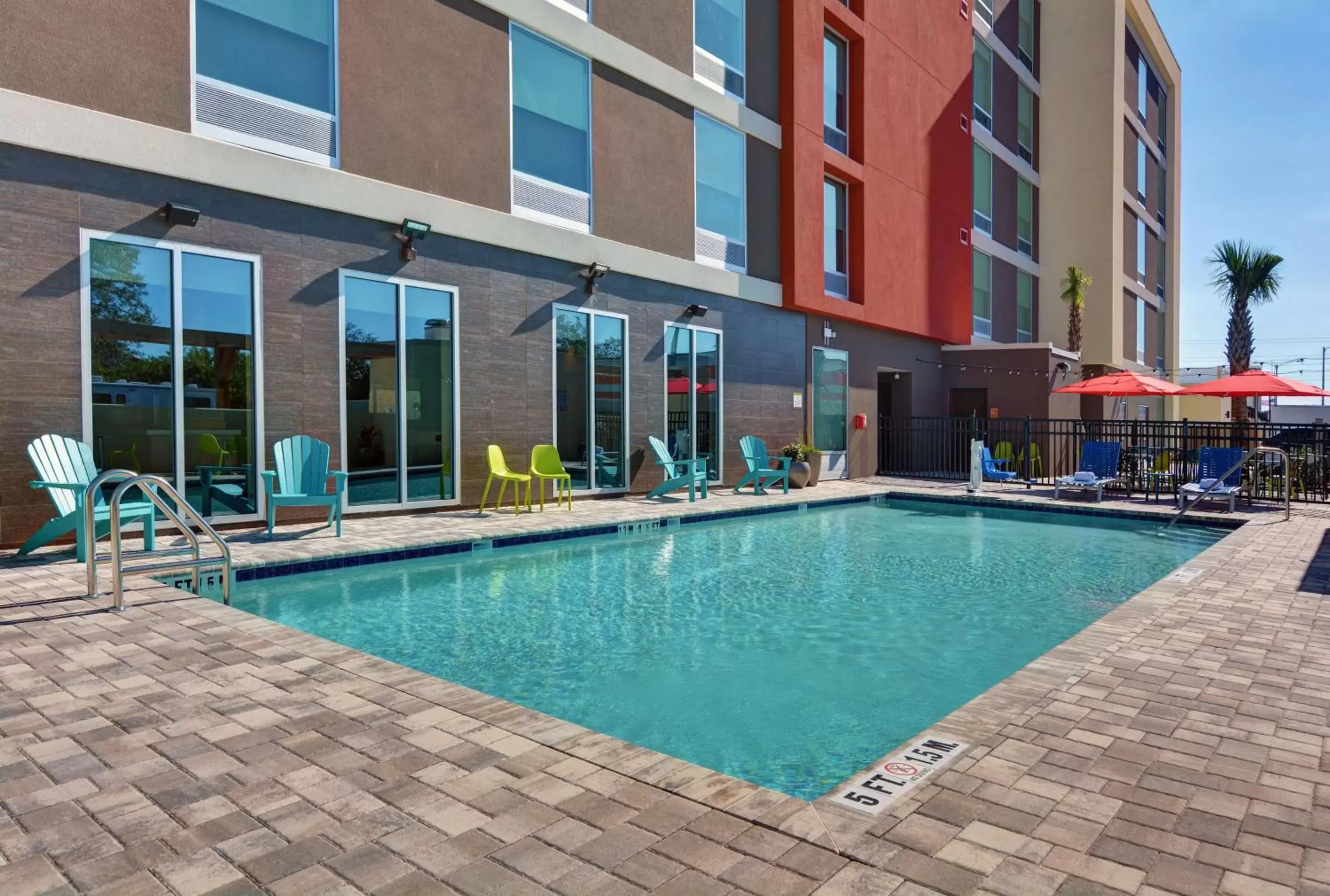 Property building, Swimming Pool in Home2 Suites By Hilton Largo, Fl