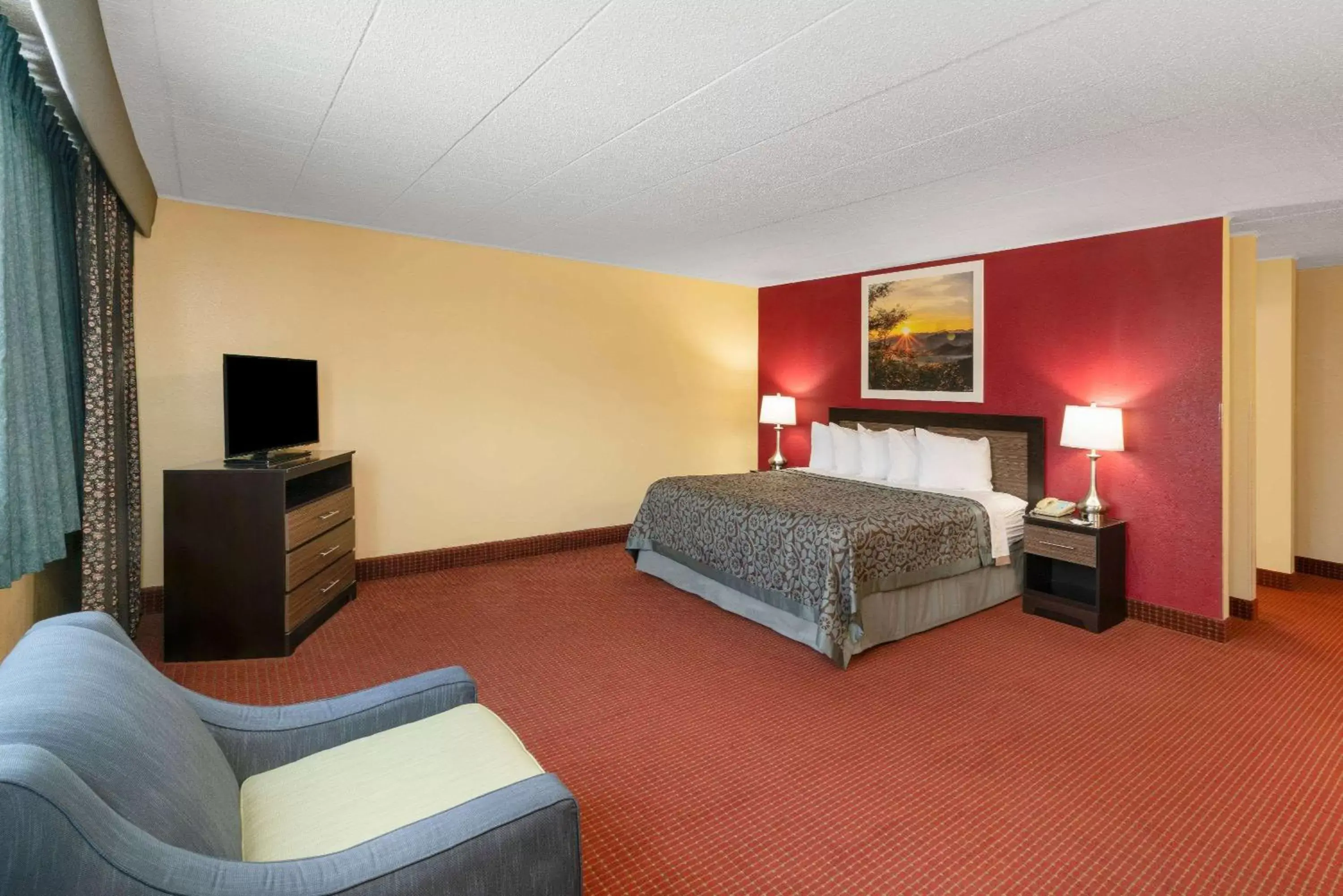 Photo of the whole room, Bed in Days Inn by Wyndham Scranton PA