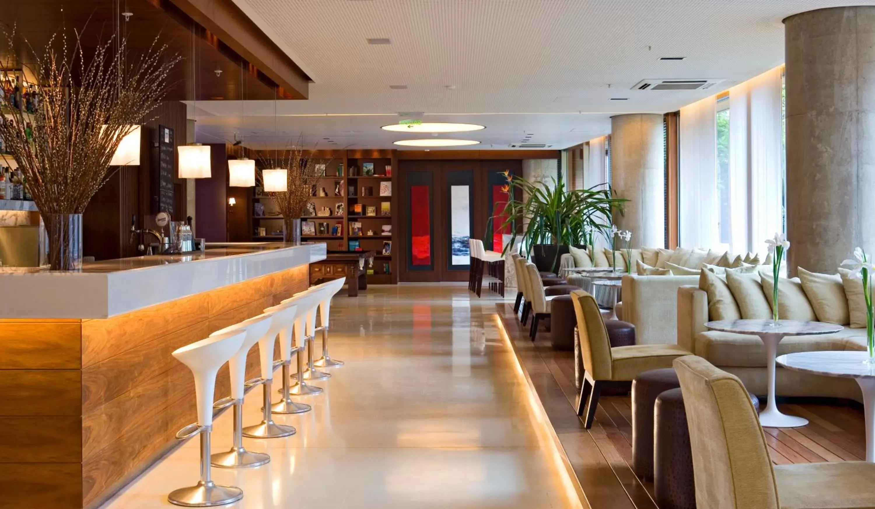 Lounge or bar, Restaurant/Places to Eat in Hotel Madero Buenos Aires