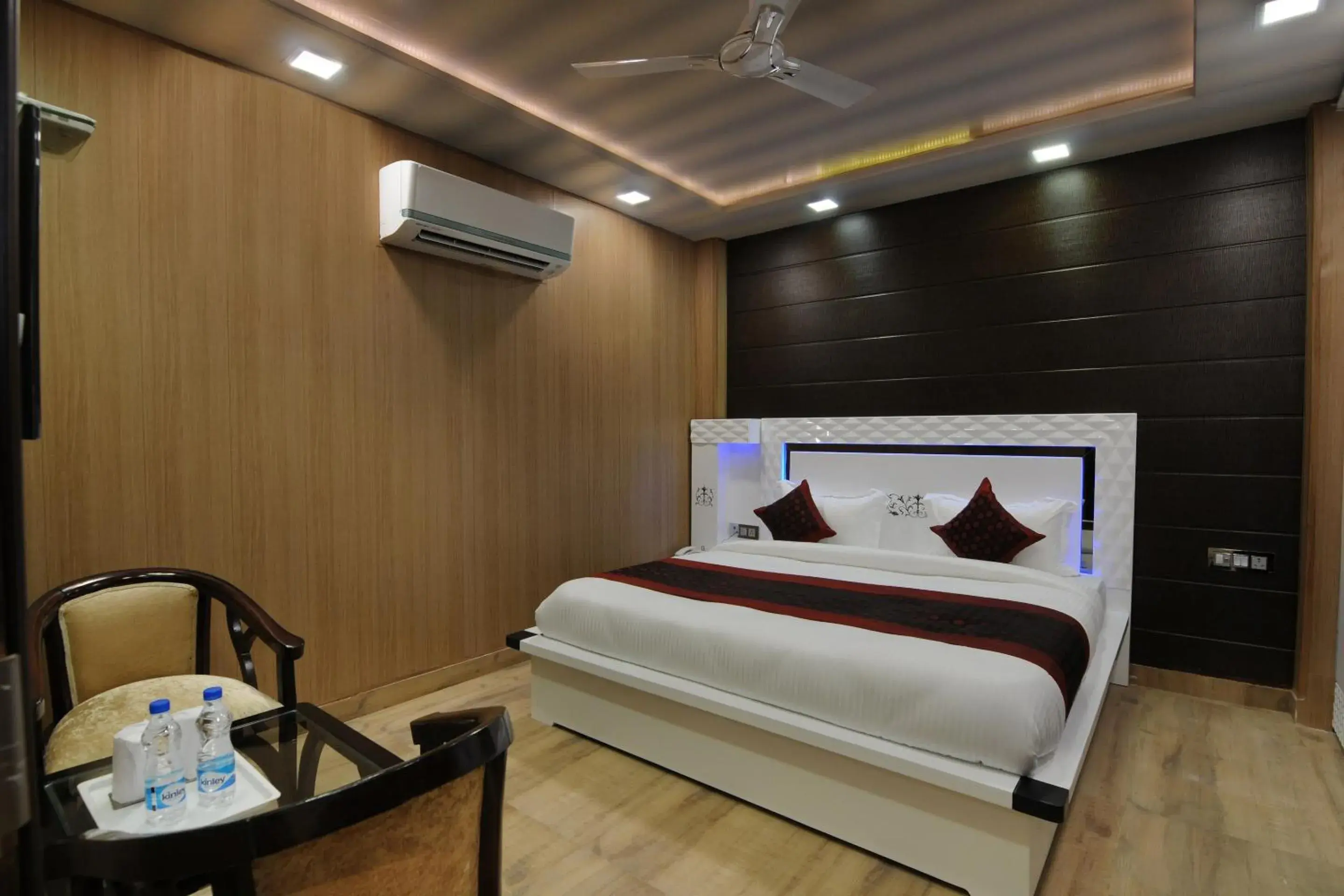 Bedroom, Bed in OYO Flagship Flyover Inn