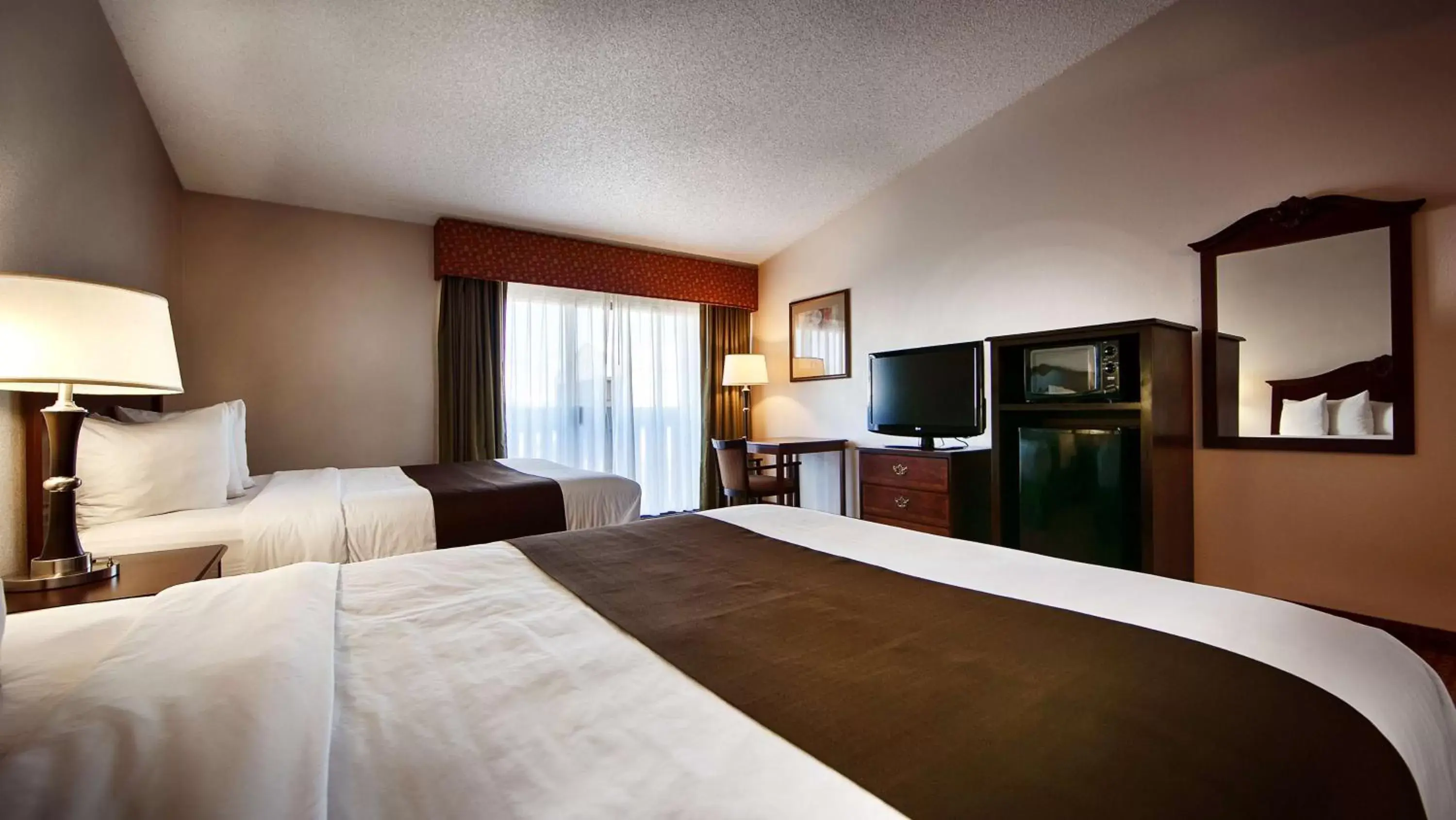 Queen Room with Two Queen Beds - Non-Smoking in Best Western Chieftain Inn