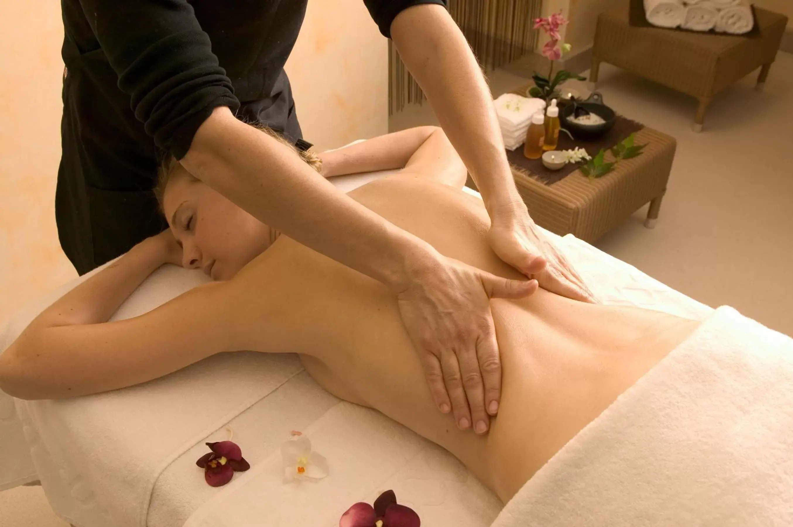 Massage in Les Domaines de Saint Endreol Golf & Spa Resort