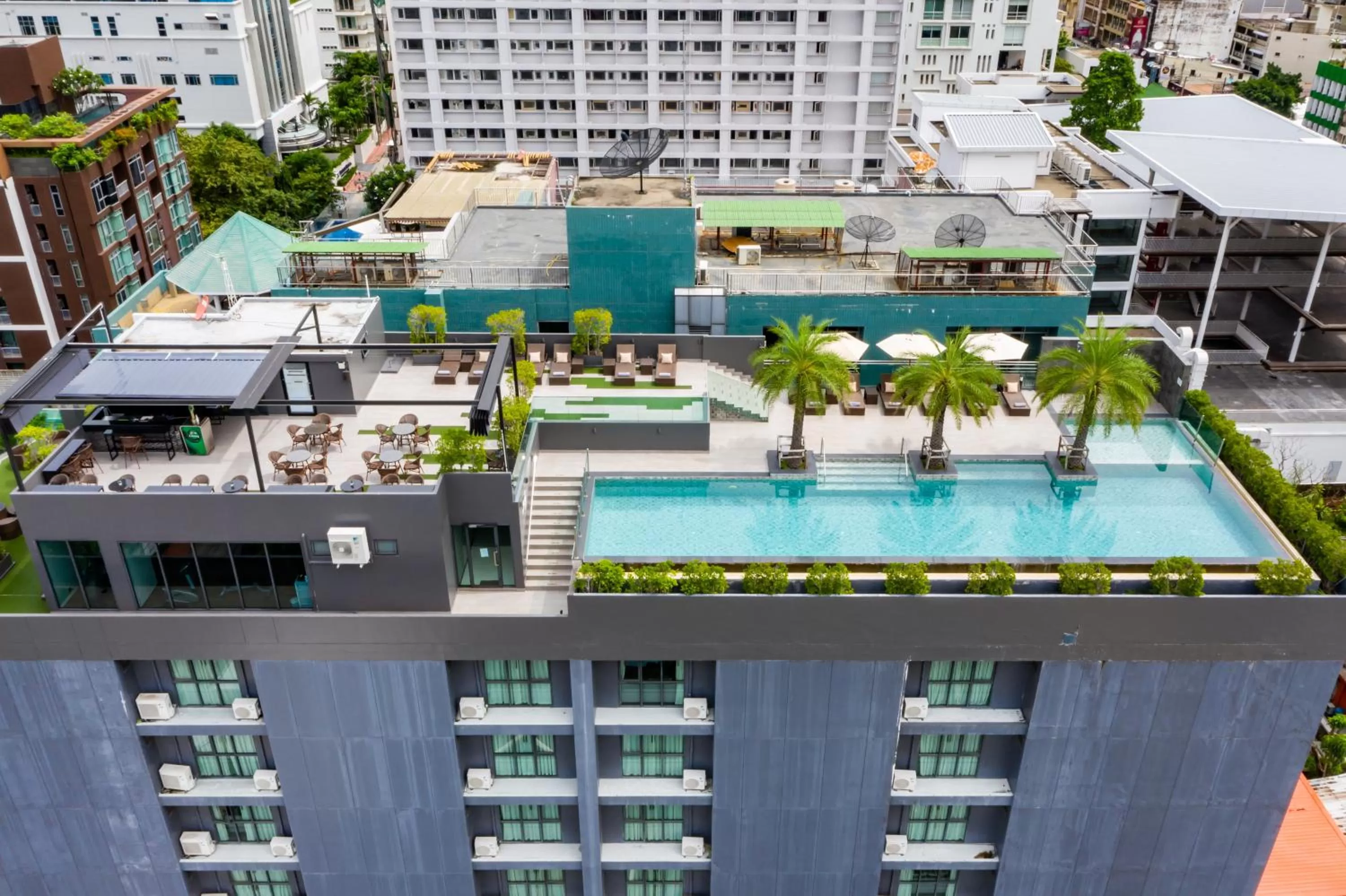 Swimming pool in SureStay Plus by Best Western Sukhumvit 2