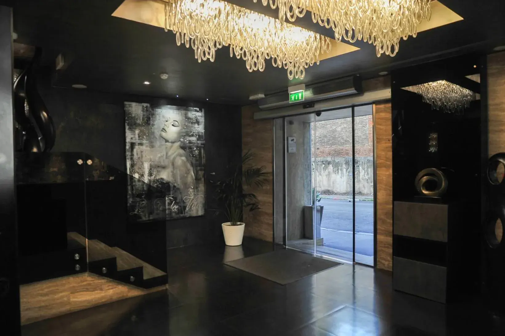 Lobby or reception, Bathroom in Diva Luxury Hotel