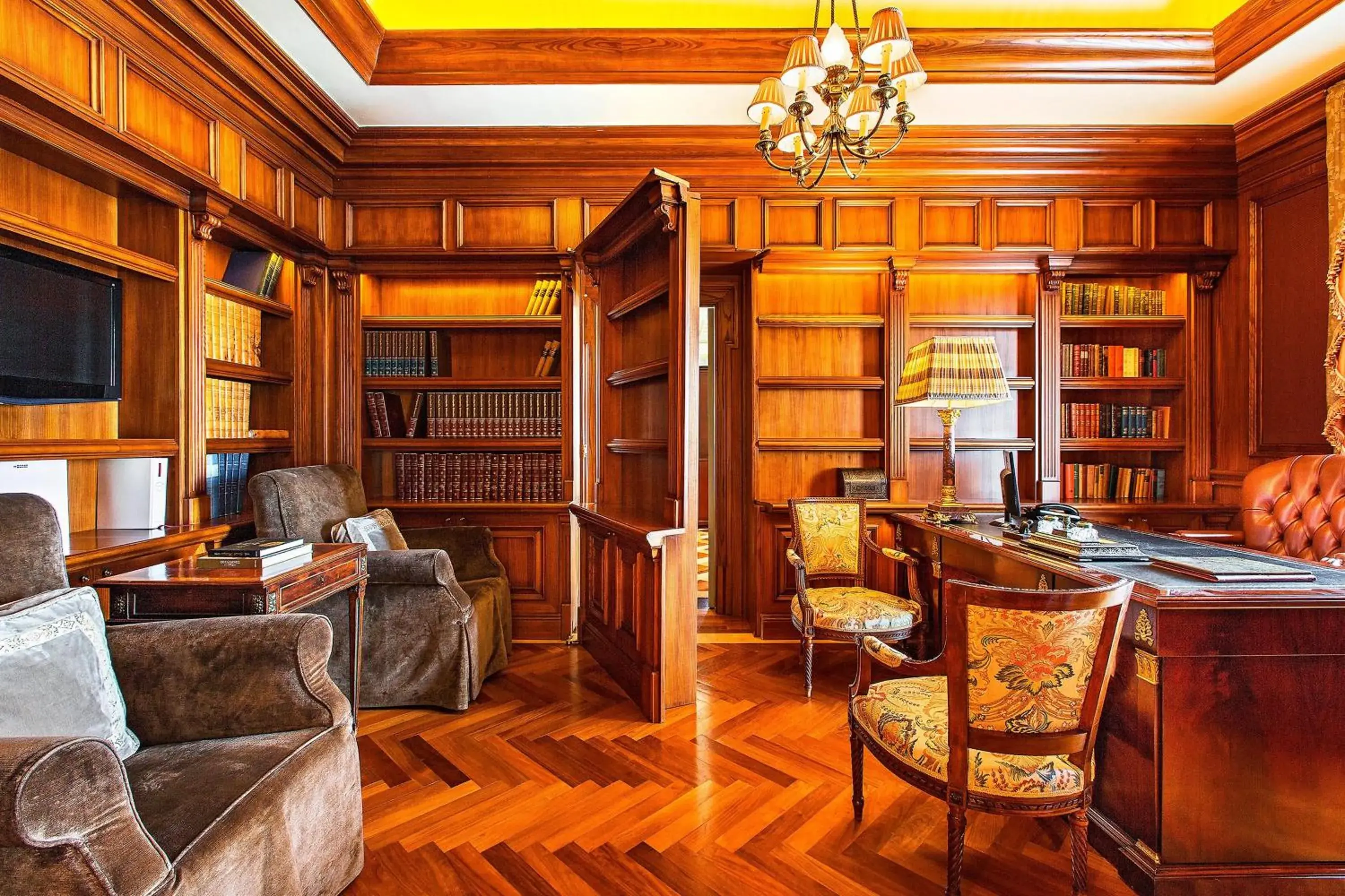 Photo of the whole room, Library in Hotel Grande Bretagne, a Luxury Collection Hotel, Athens