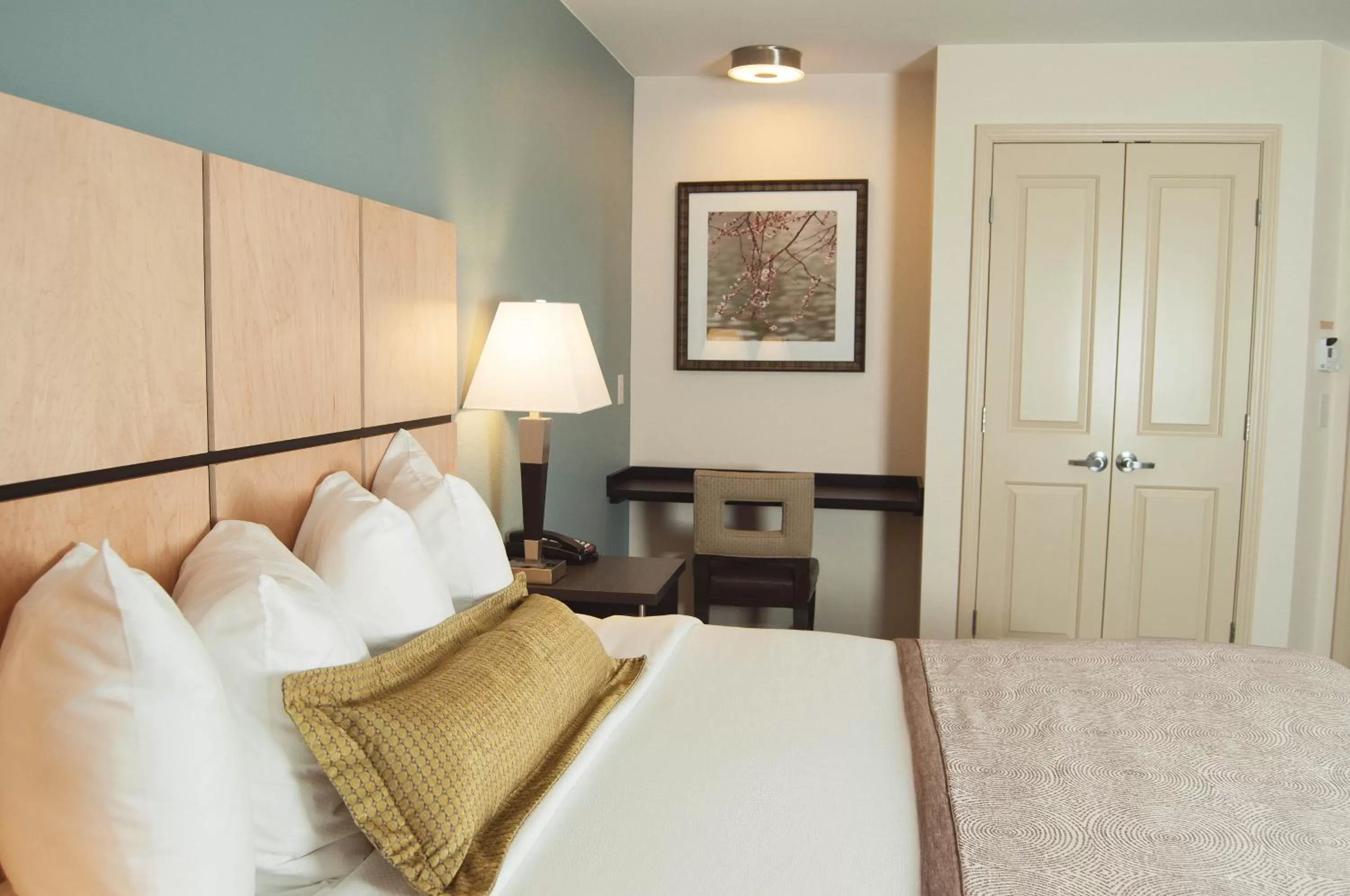 Photo of the whole room, Bed in Candlewood Suites Denver North - Thornton by IHG