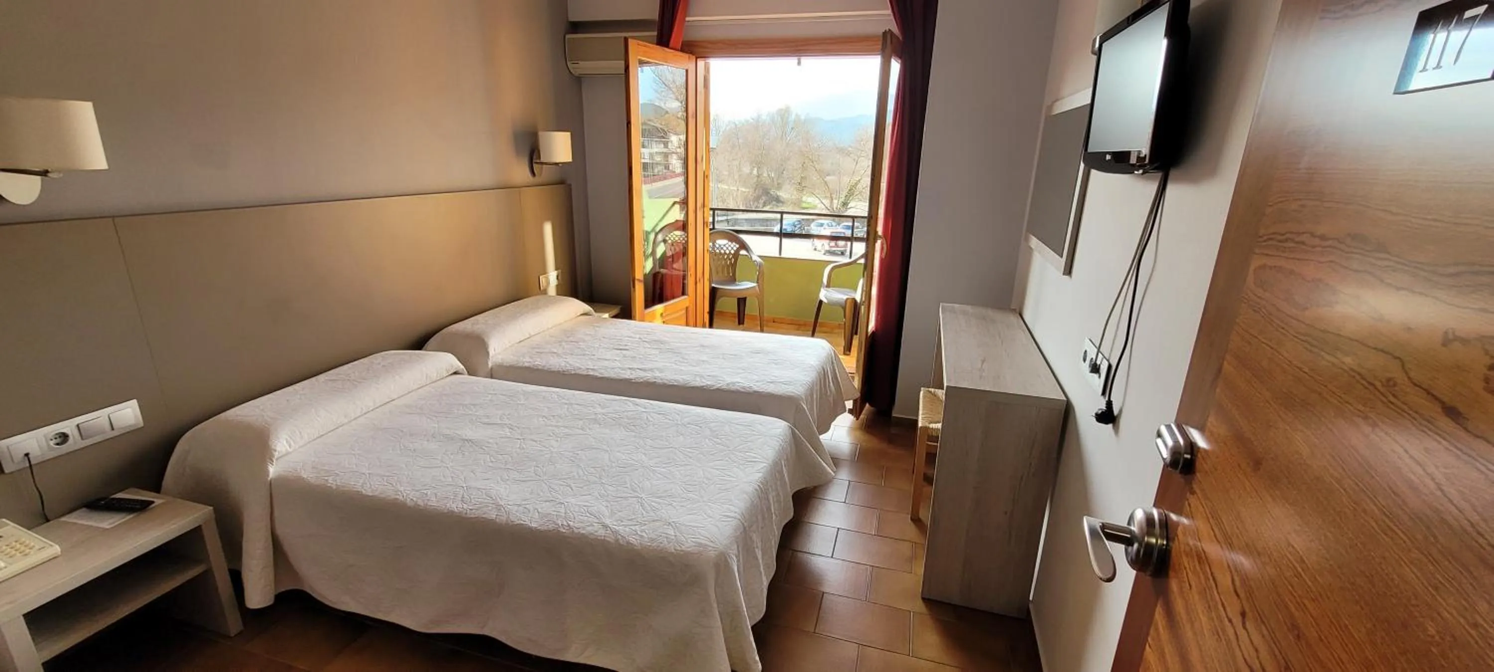 Photo of the whole room, Bed in Hotel Meson de L’Ainsa