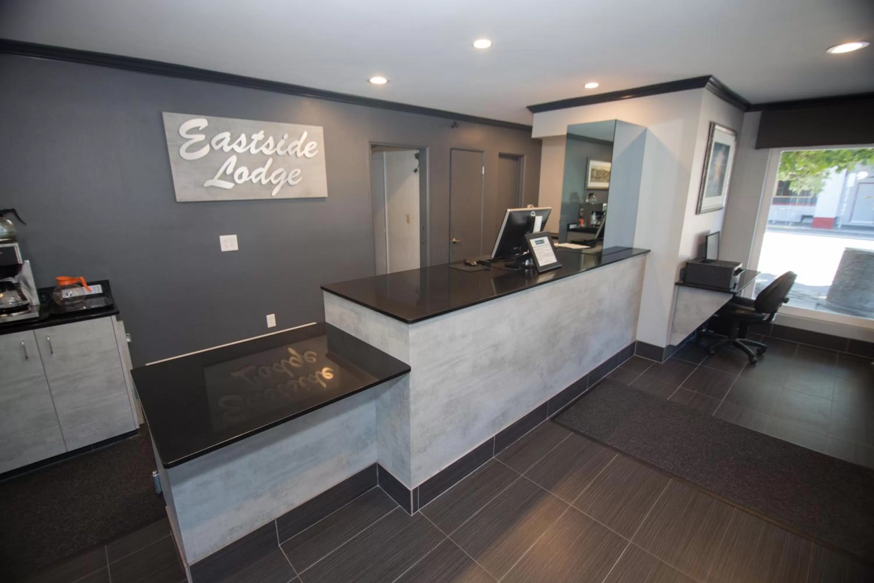Lobby or reception in Eastside Lodge