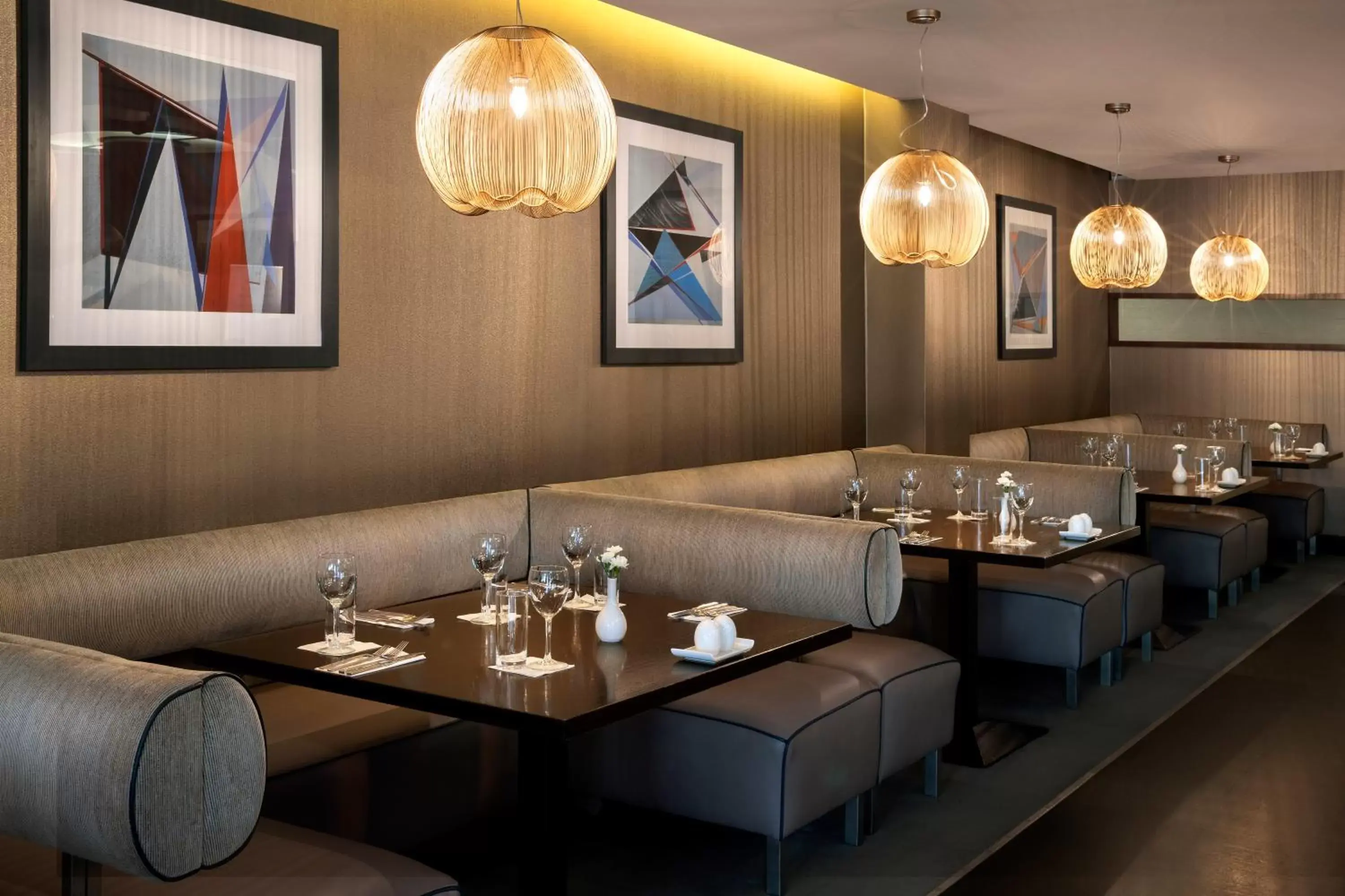 Communal lounge/ TV room, Restaurant/Places to Eat in Crowne Plaza - Belfast, an IHG Hotel