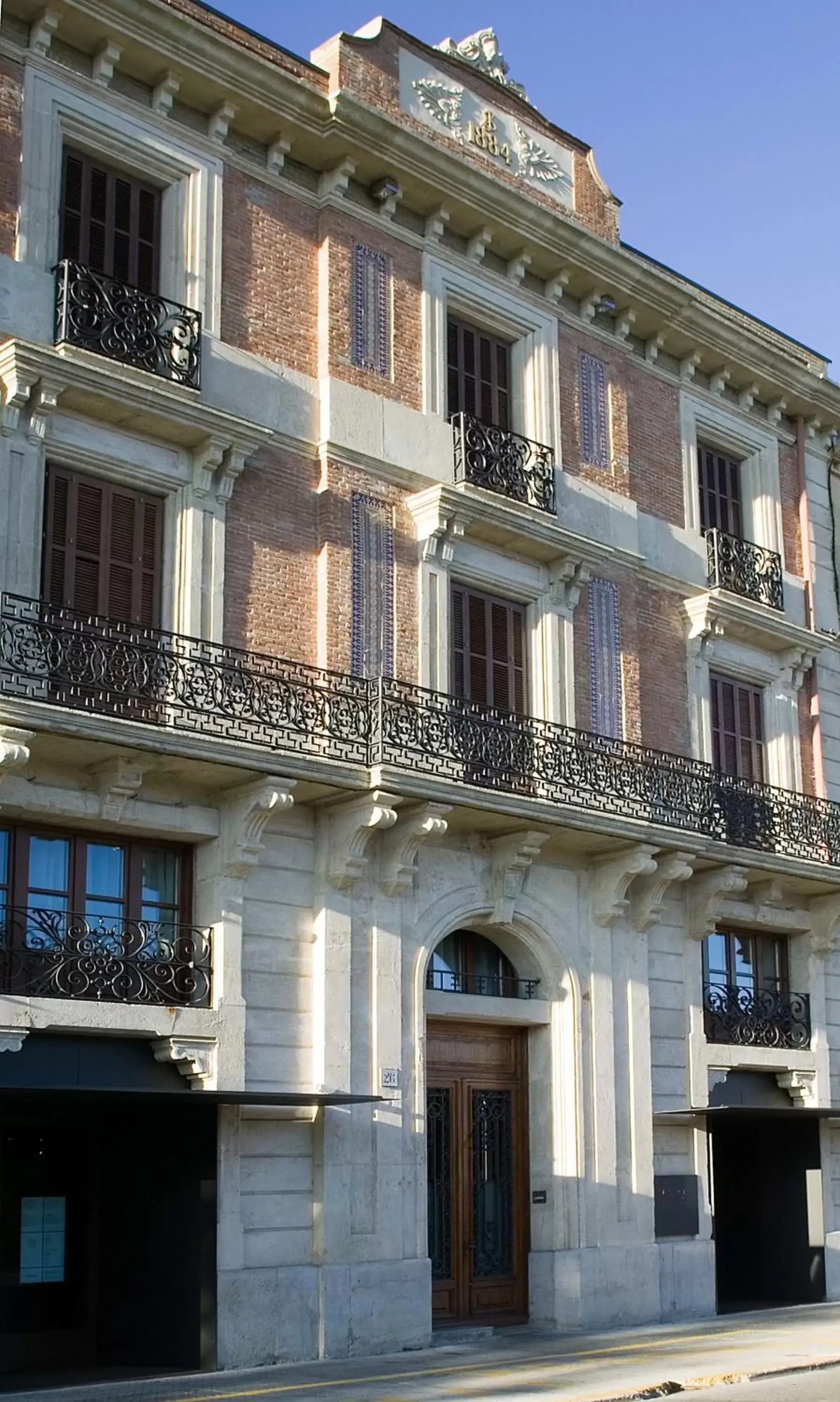 Facade/entrance, Property Building in Mercer Casa Torner i Güell