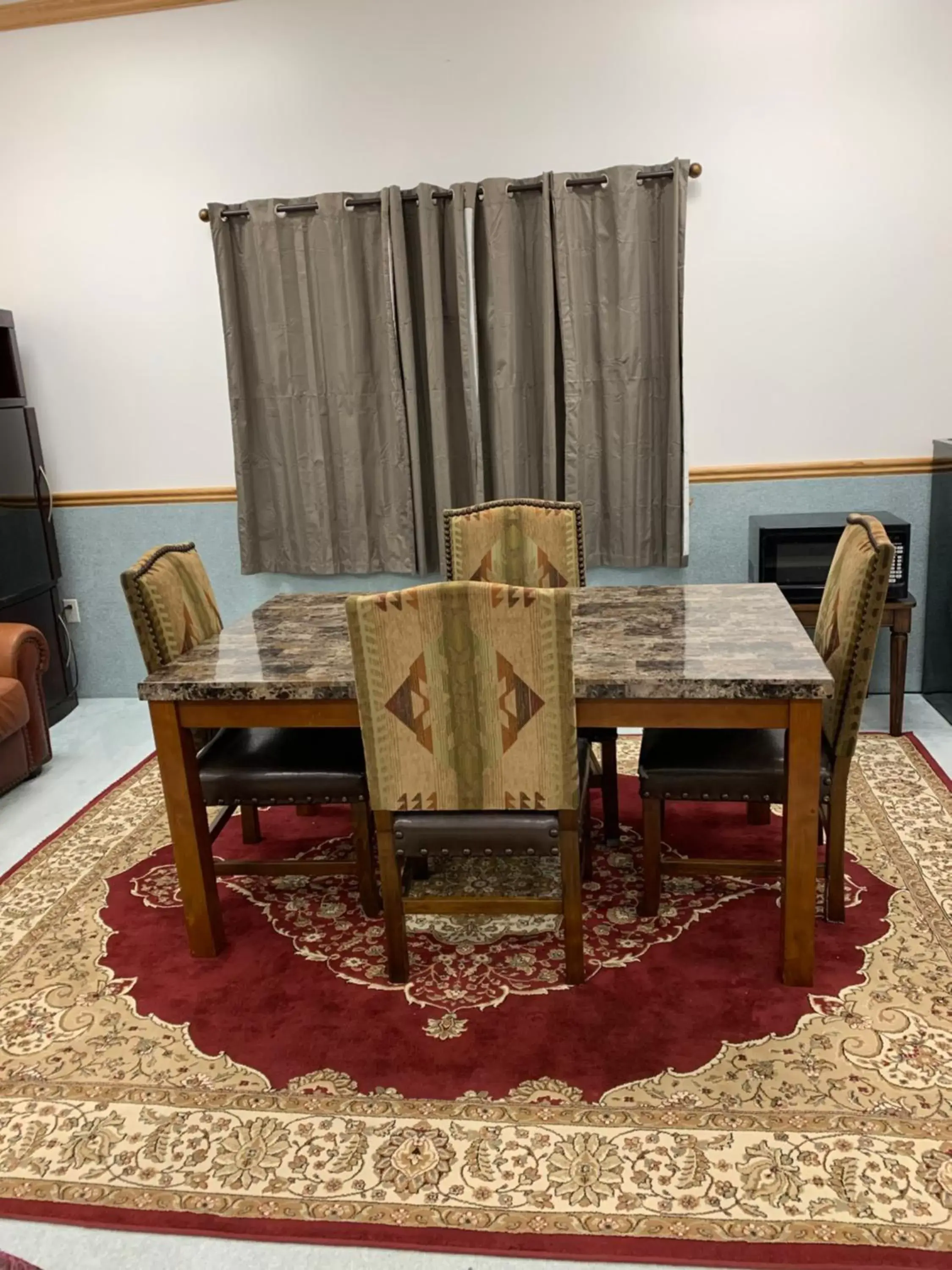 Seating area, Dining Area in Zion's Most Wanted Hotel