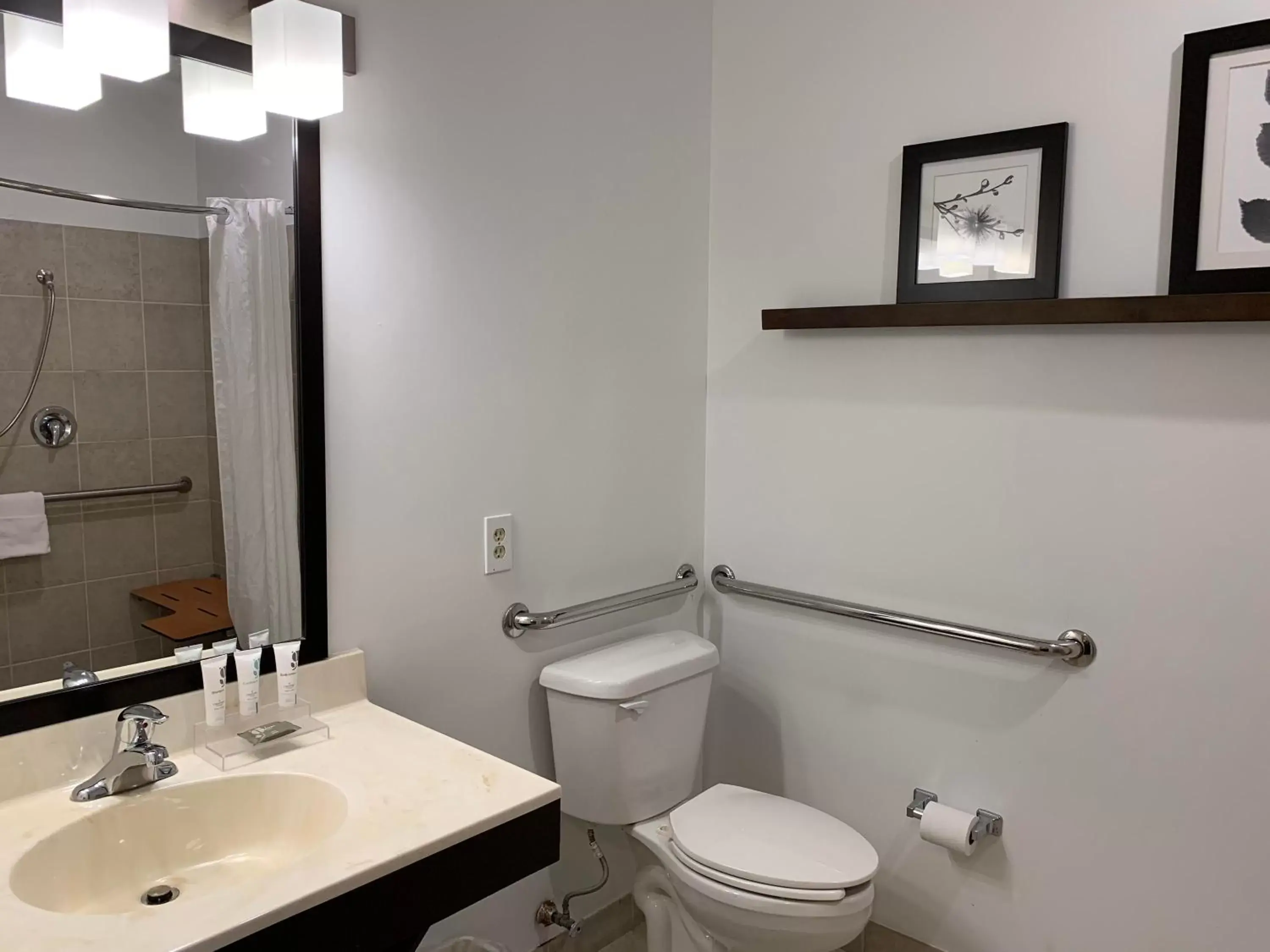 Bathroom in Country Inn & Suites by Radisson, Chambersburg, PA