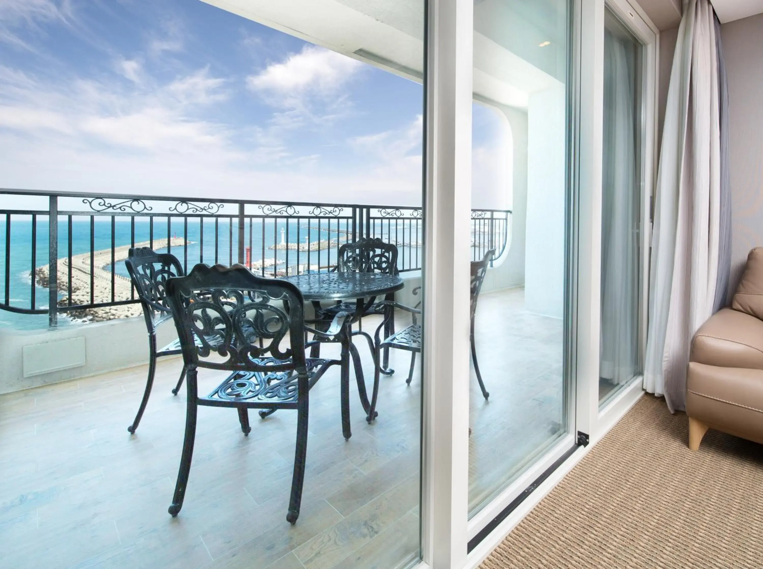 Sea view, Balcony/Terrace in Hotel Whistlelark, BW Signature Collection