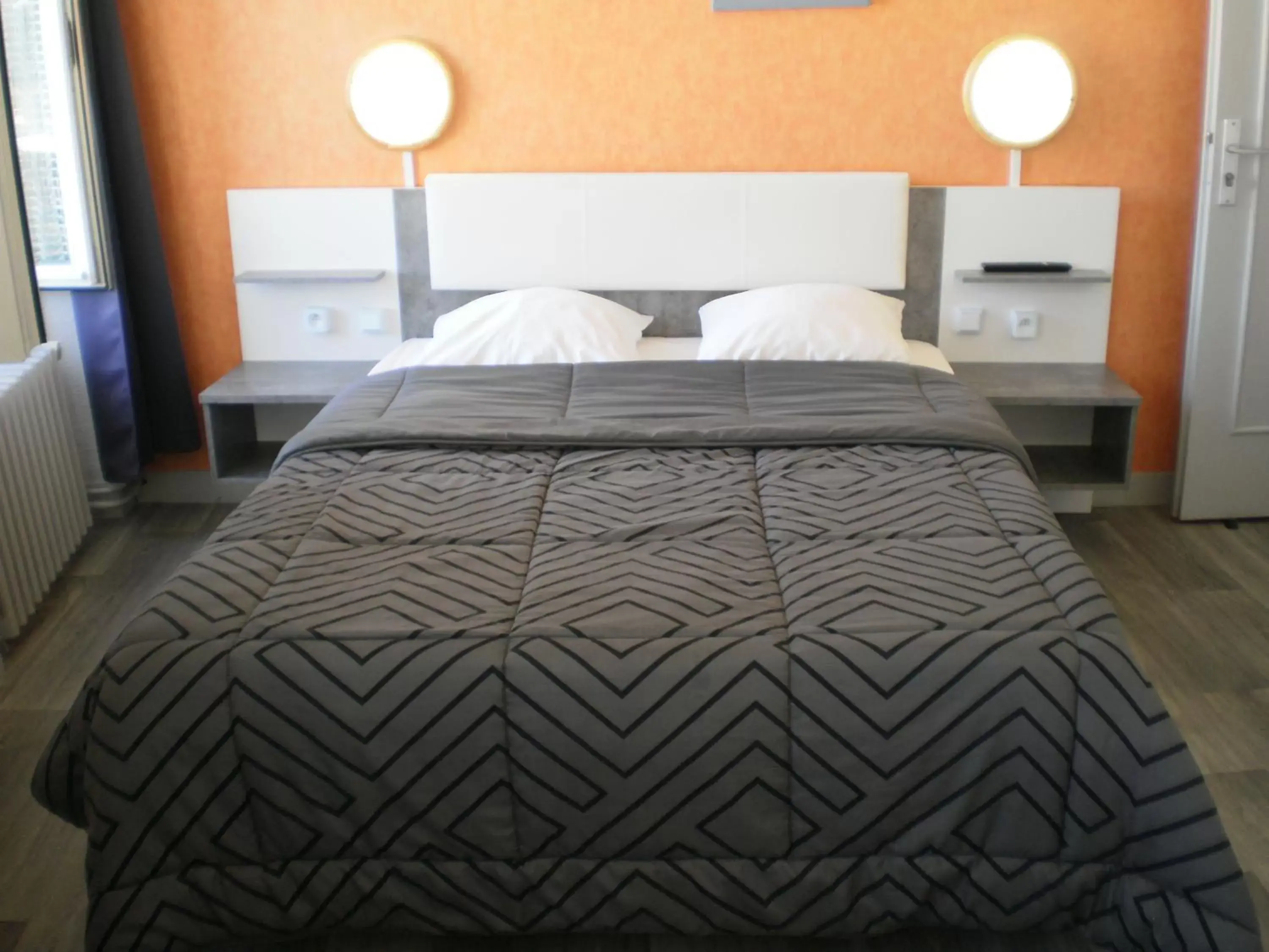 Bedroom, Bed in Hotel De La Gare