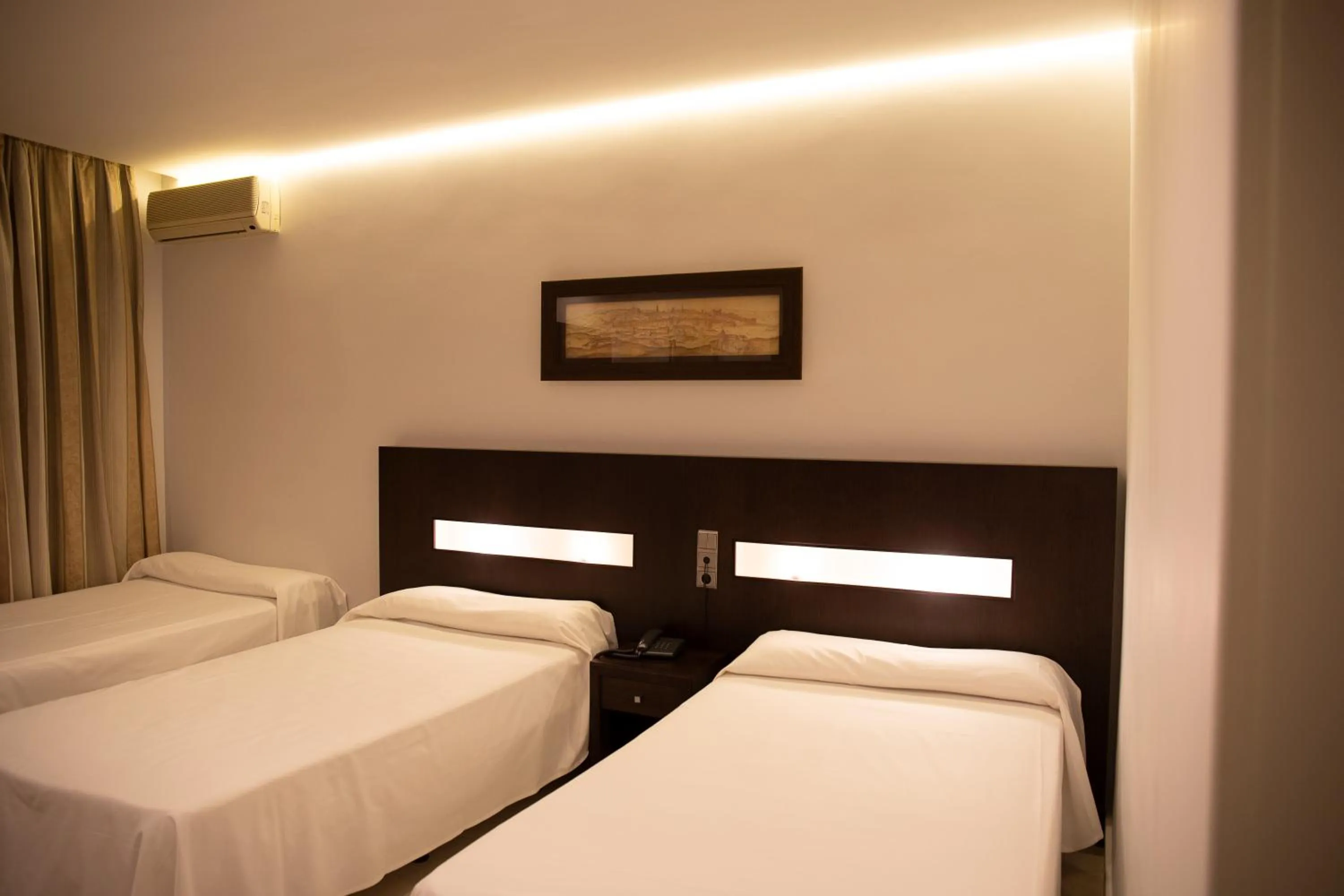 Bed in Hotel El Mesón