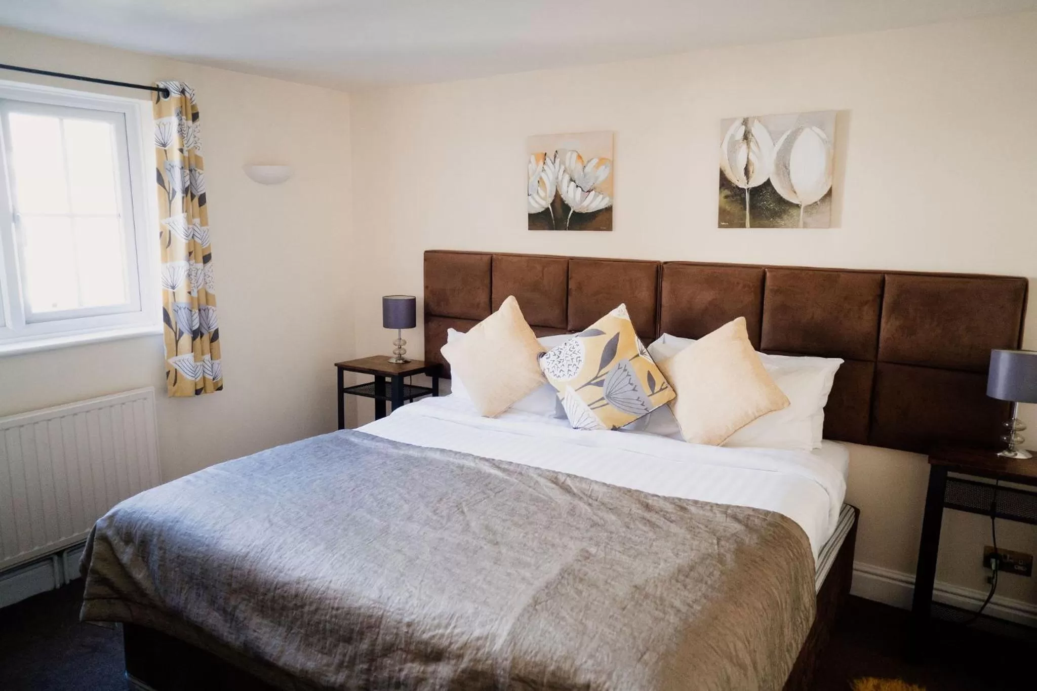 Bedroom, Bed in The Cricketers Arms