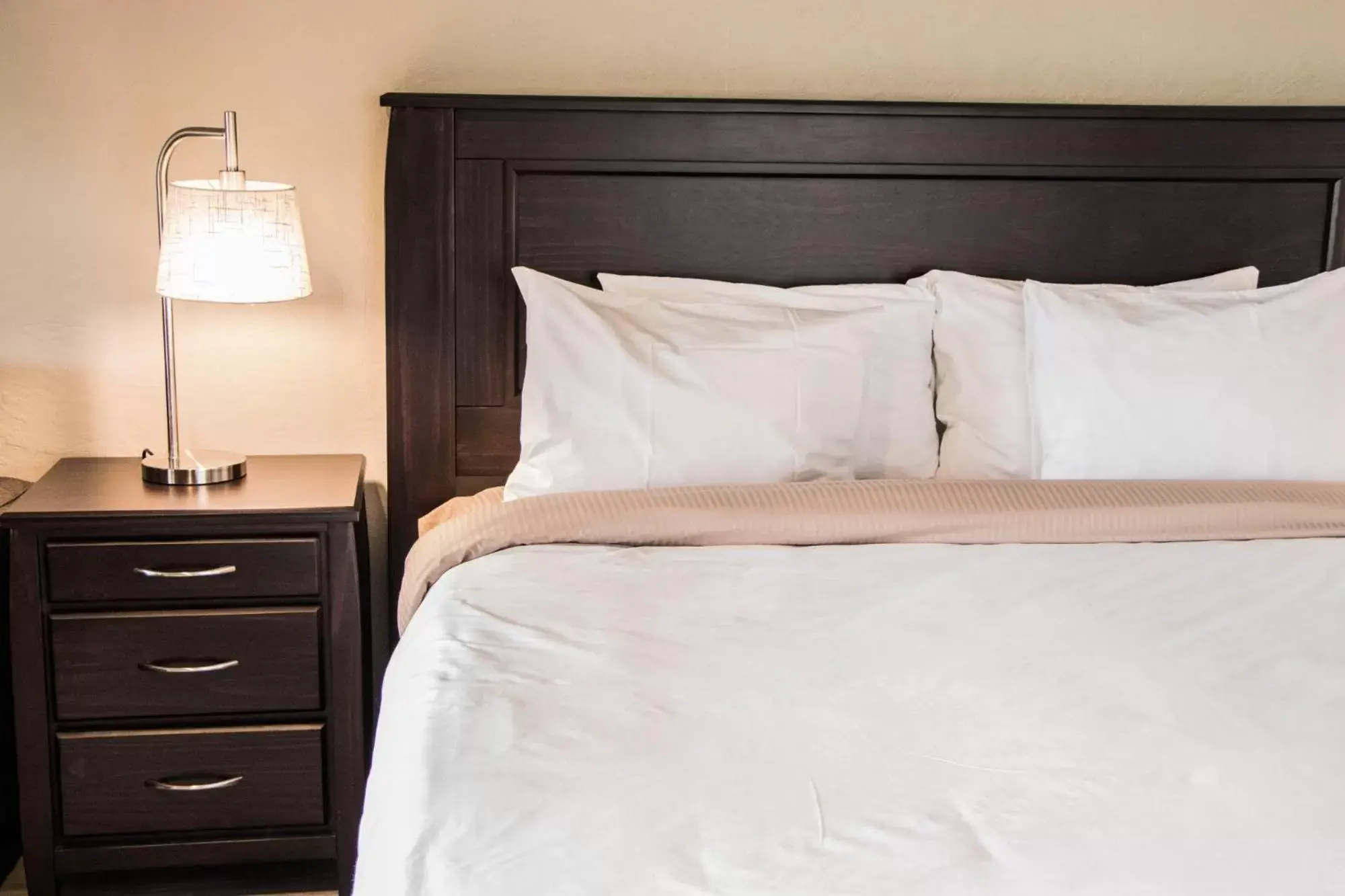 King Suite in Galiano Oceanfront Inn & Spa King Suite in Galiano Oceanfront Inn & Spa