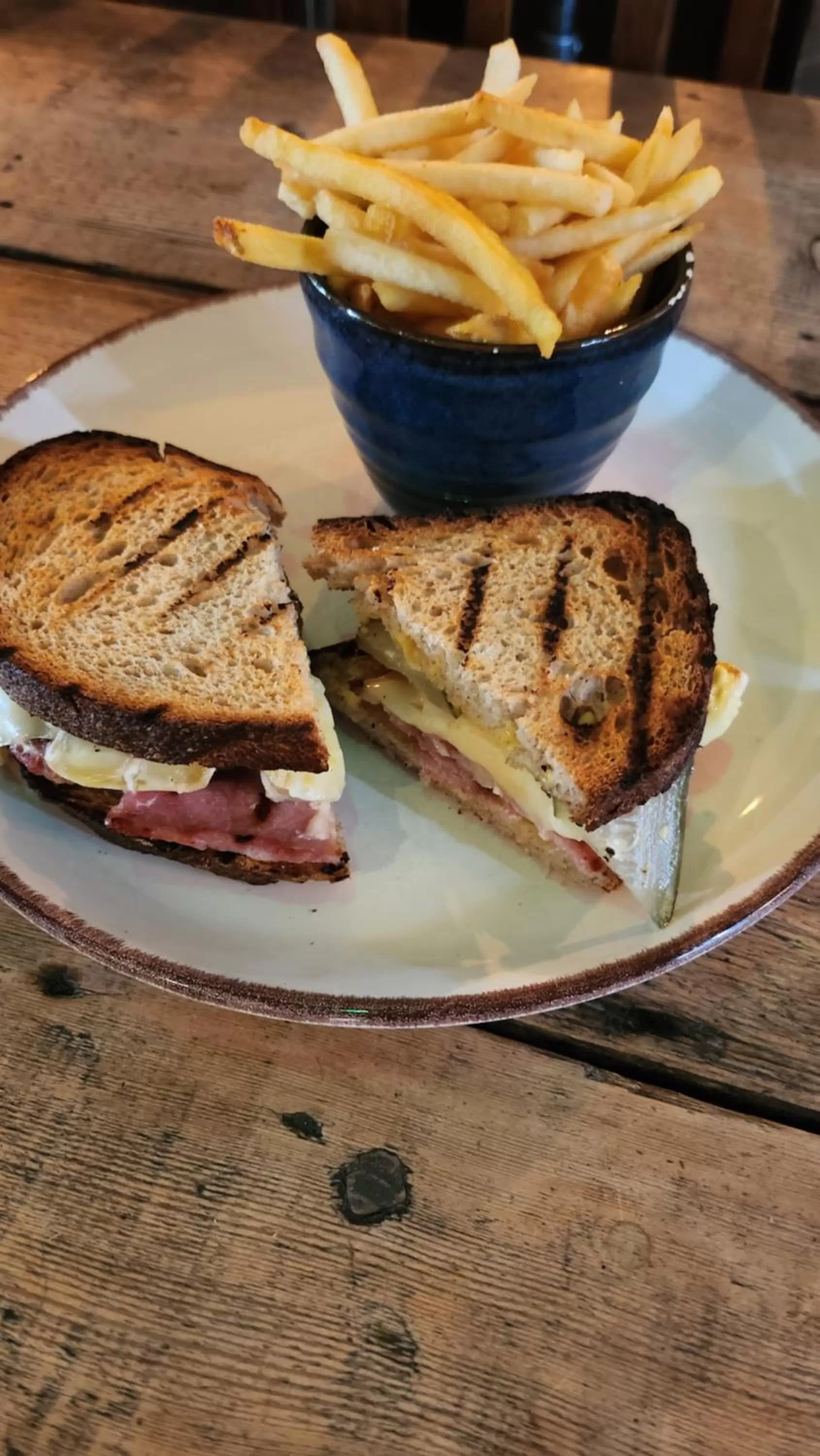 Restaurant/places to eat in Kew Gardens Hotel