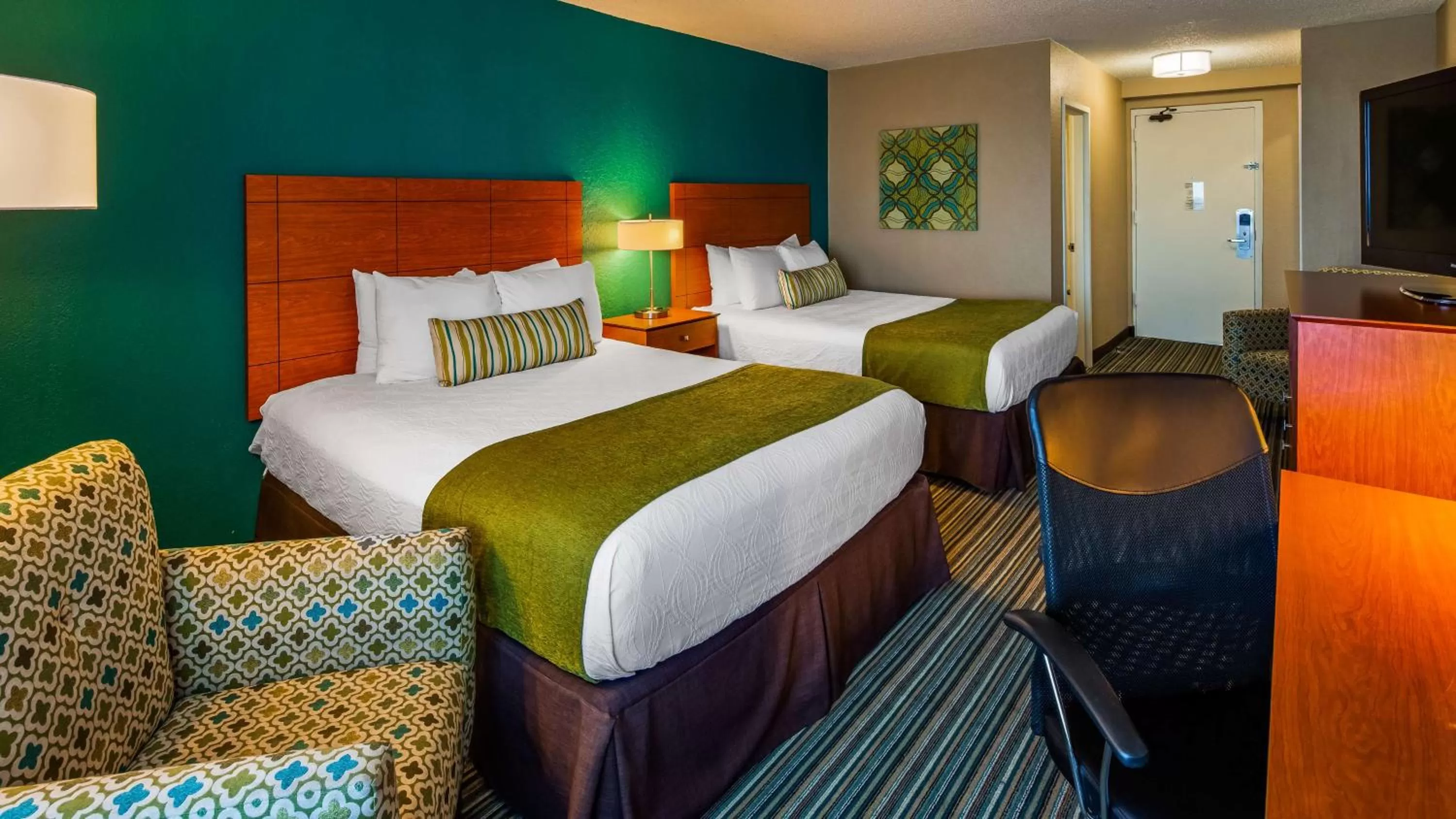 Photo of the whole room, Bed in Best Western On The Bay Inn & Marina