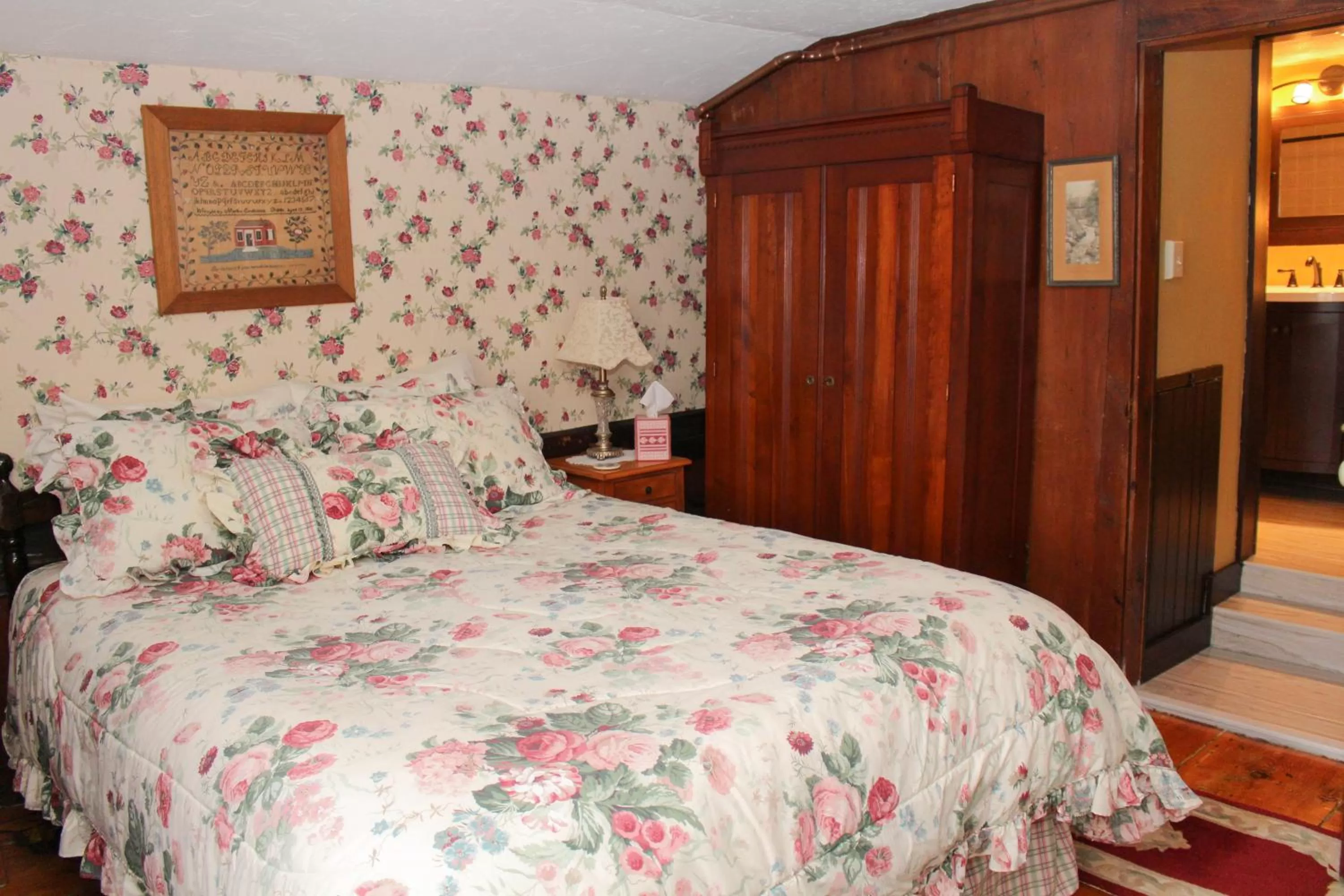 Photo of the whole room, Bed in The Nutmeg Inn