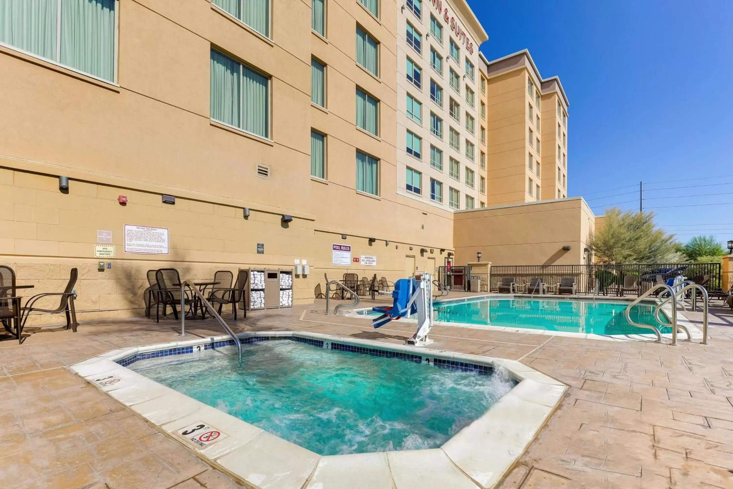 Pool view, Swimming Pool in Drury Inn & Suites Phoenix Chandler Fashion Center