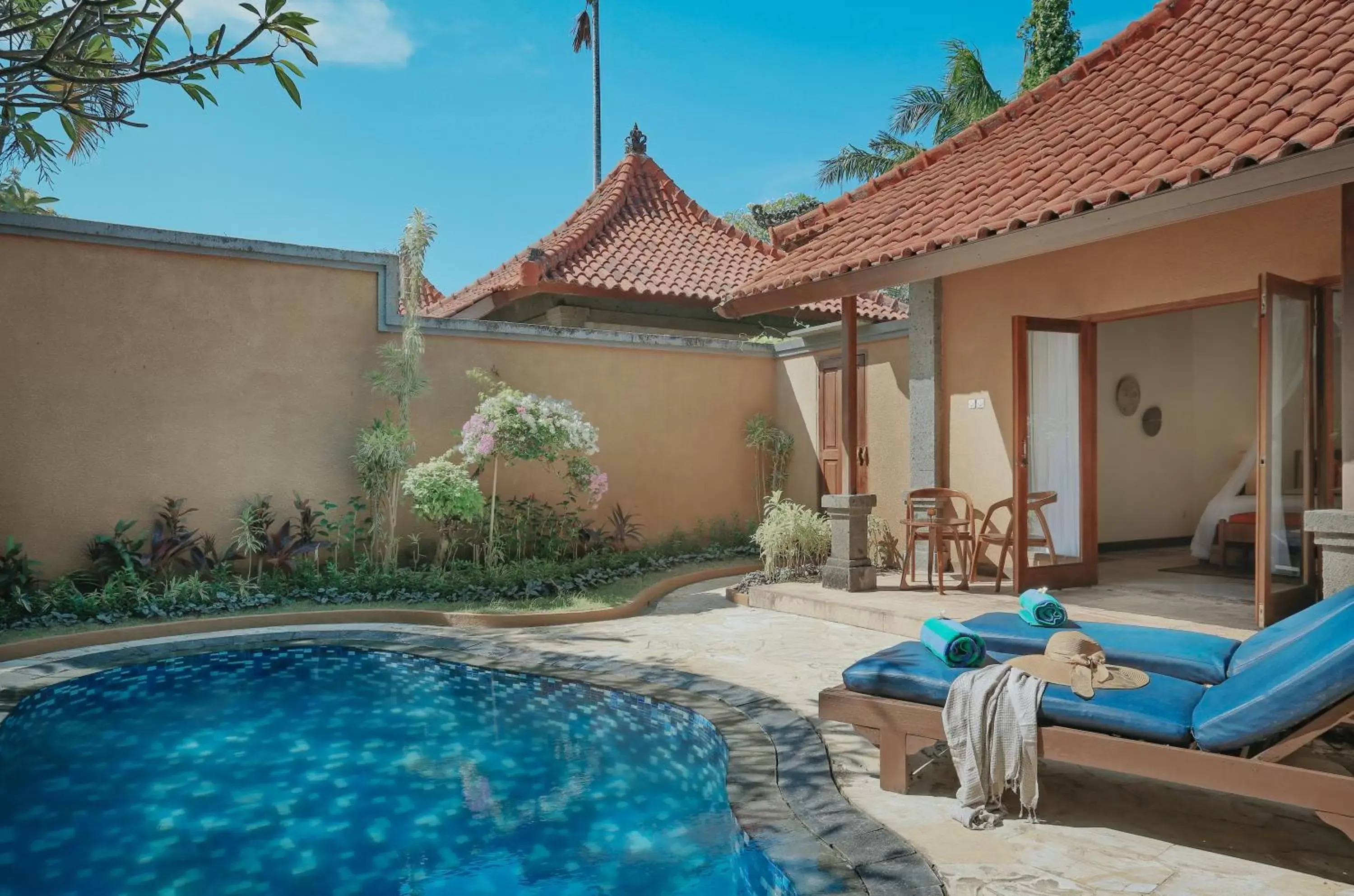 Swimming Pool in Parigata Villas Resort