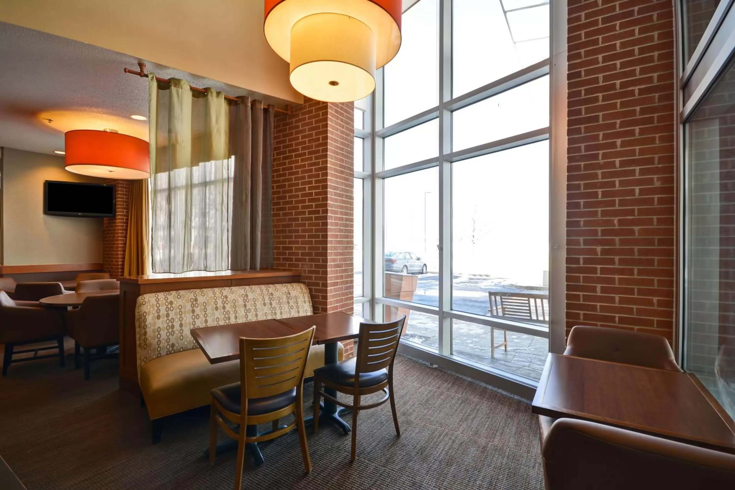 Lounge or bar in Hyatt Place Chicago/Naperville/Warrenville
