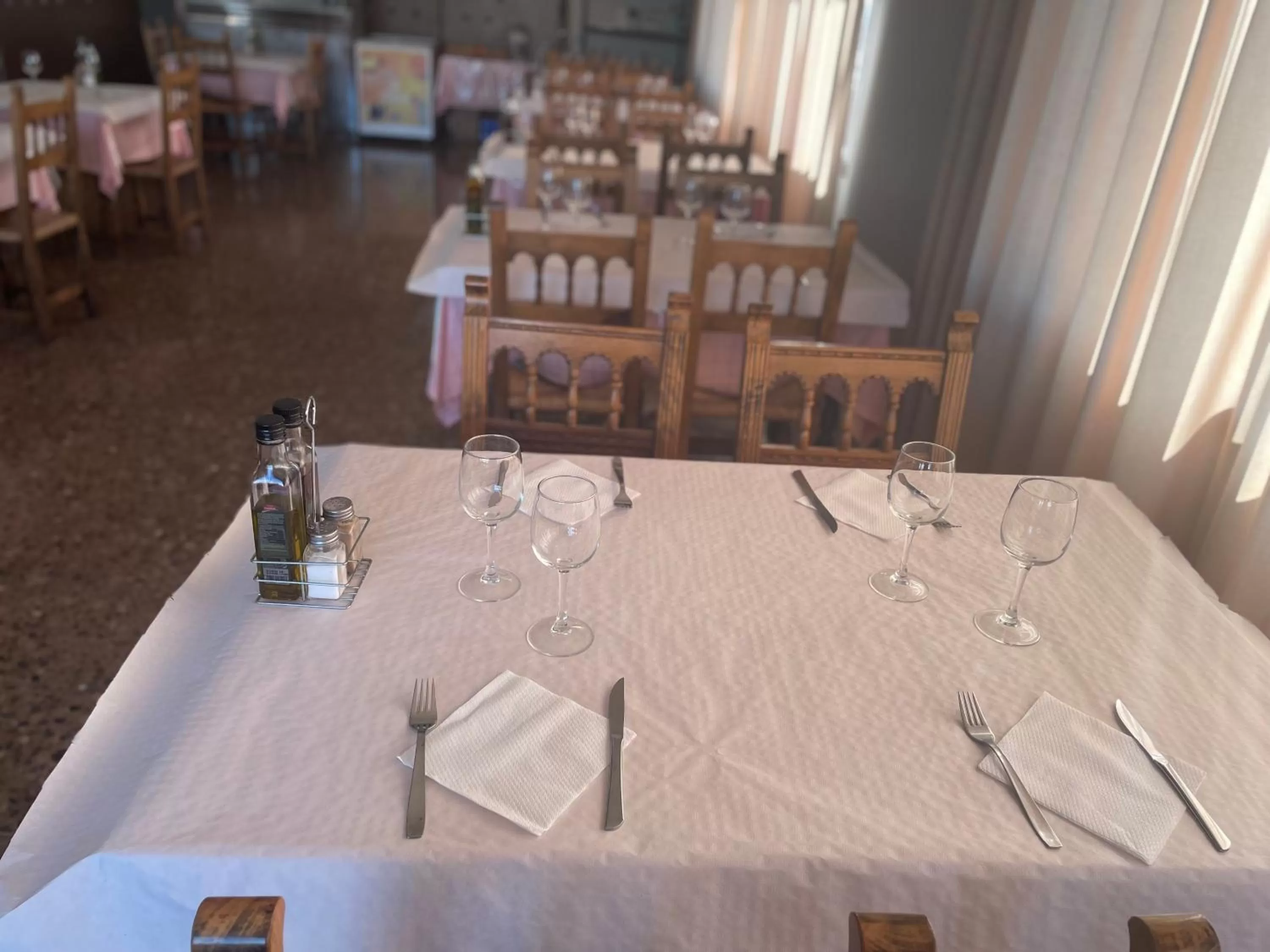 Restaurant/places to eat in Hotel Reina Isabel