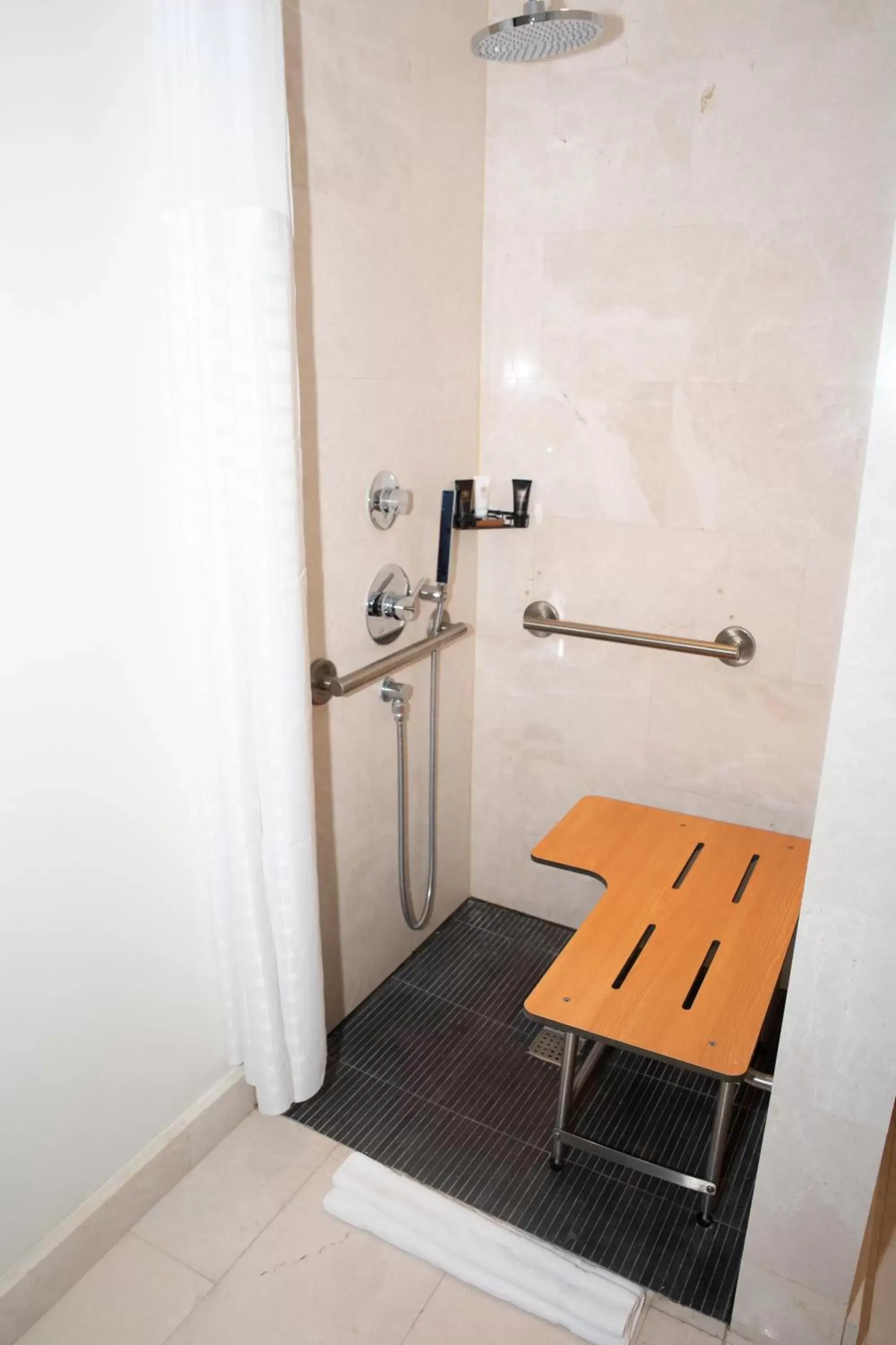 Shower, Bathroom in Berkeley Shore Hotel