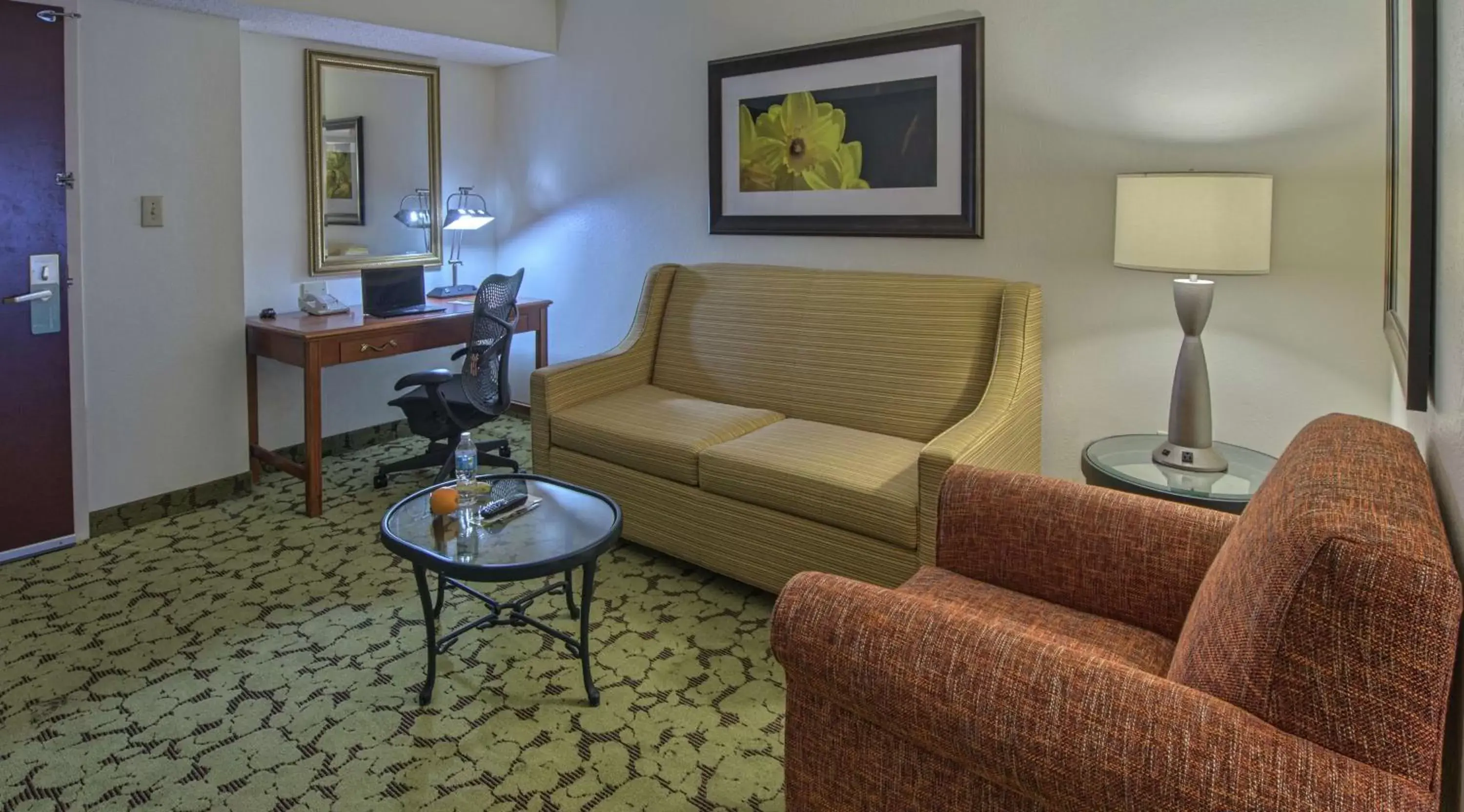 Bedroom, Seating Area in Hilton Garden Inn Auburn/Opelika