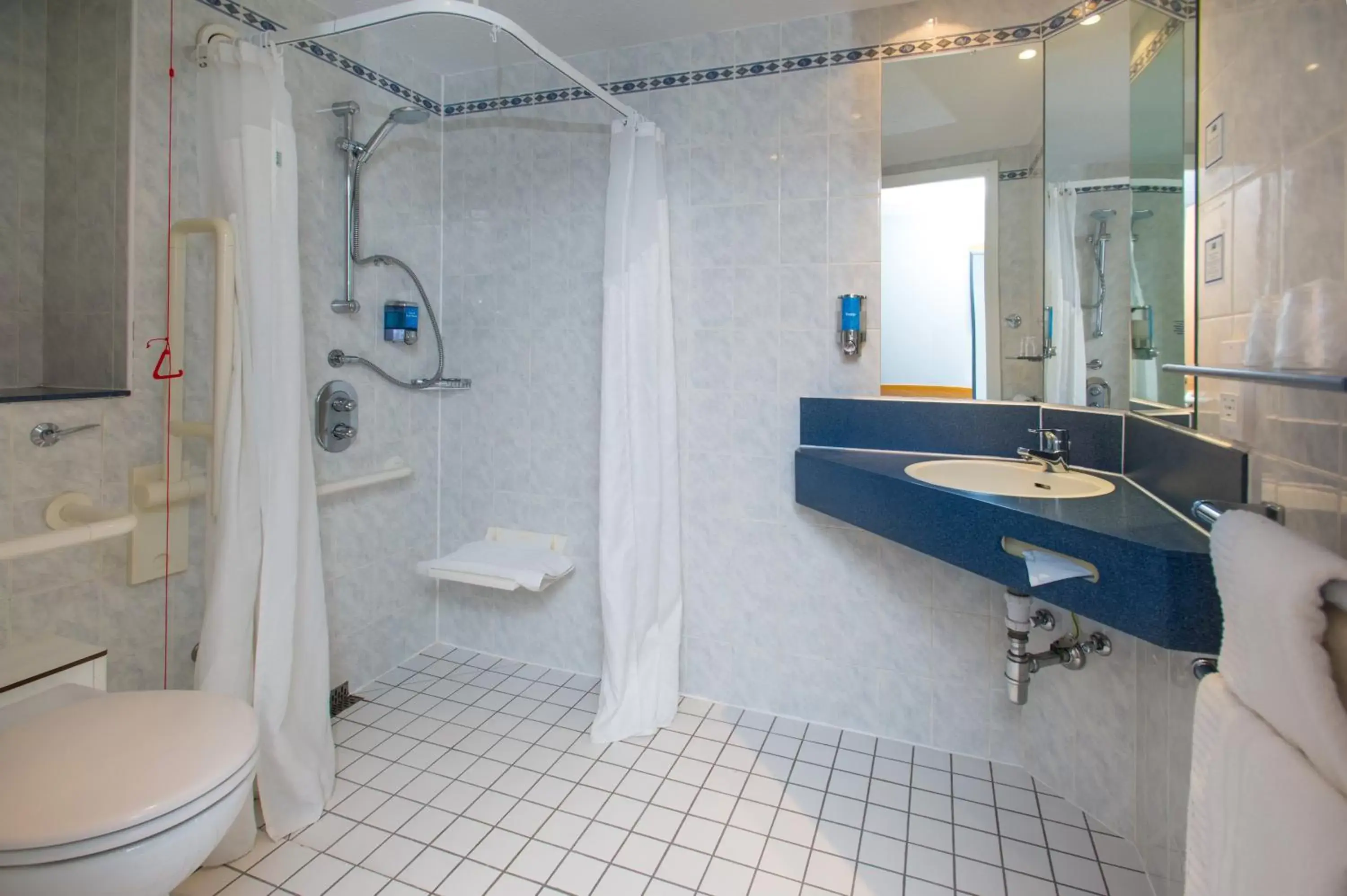 Bathroom in Holiday Inn Express Manchester - Salford Quays, an IHG Hotel