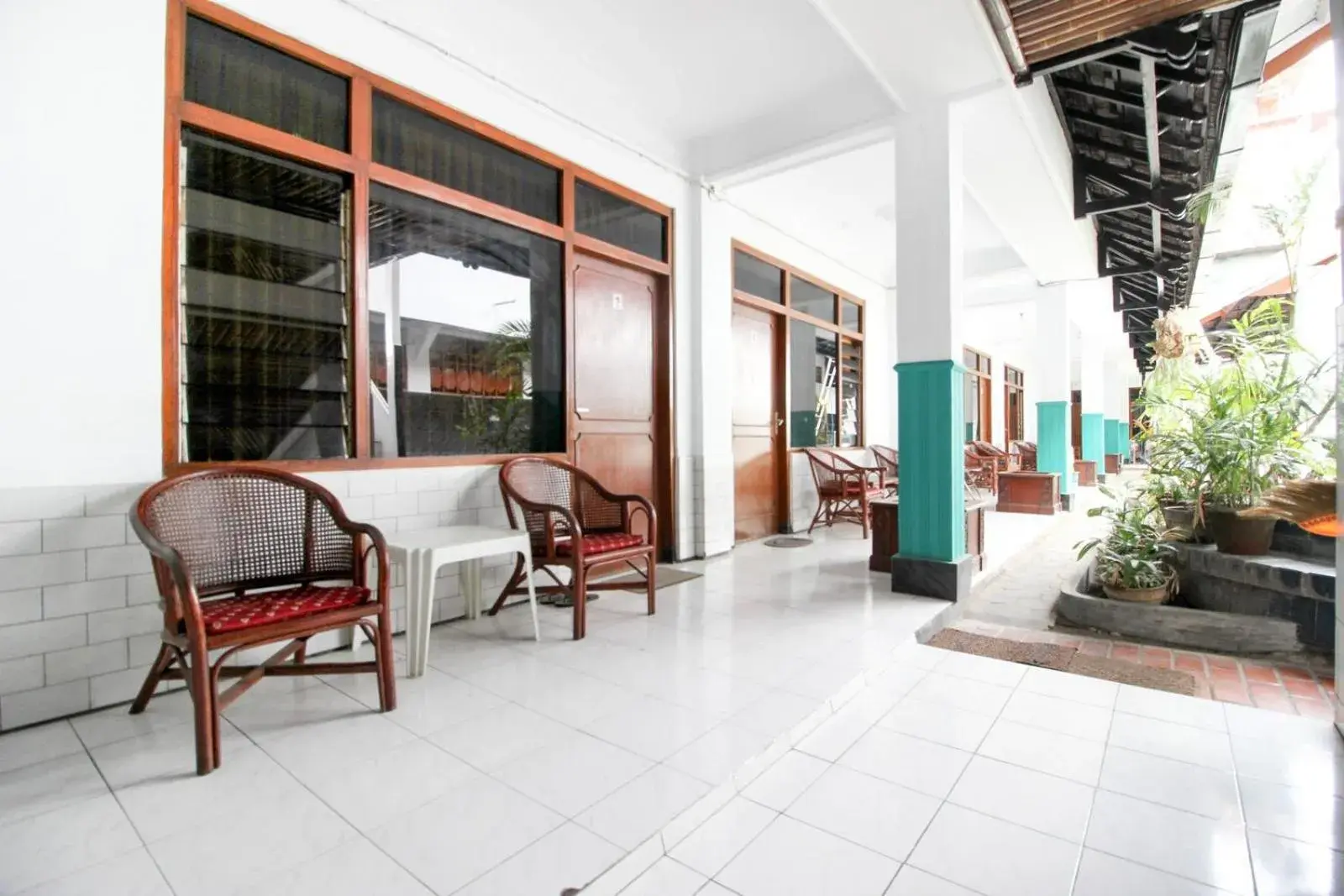 Area and facilities in RedDoorz Plus near Alun Alun Selatan Area and facilities in RedDoorz Plus near Alun Alun Selatan