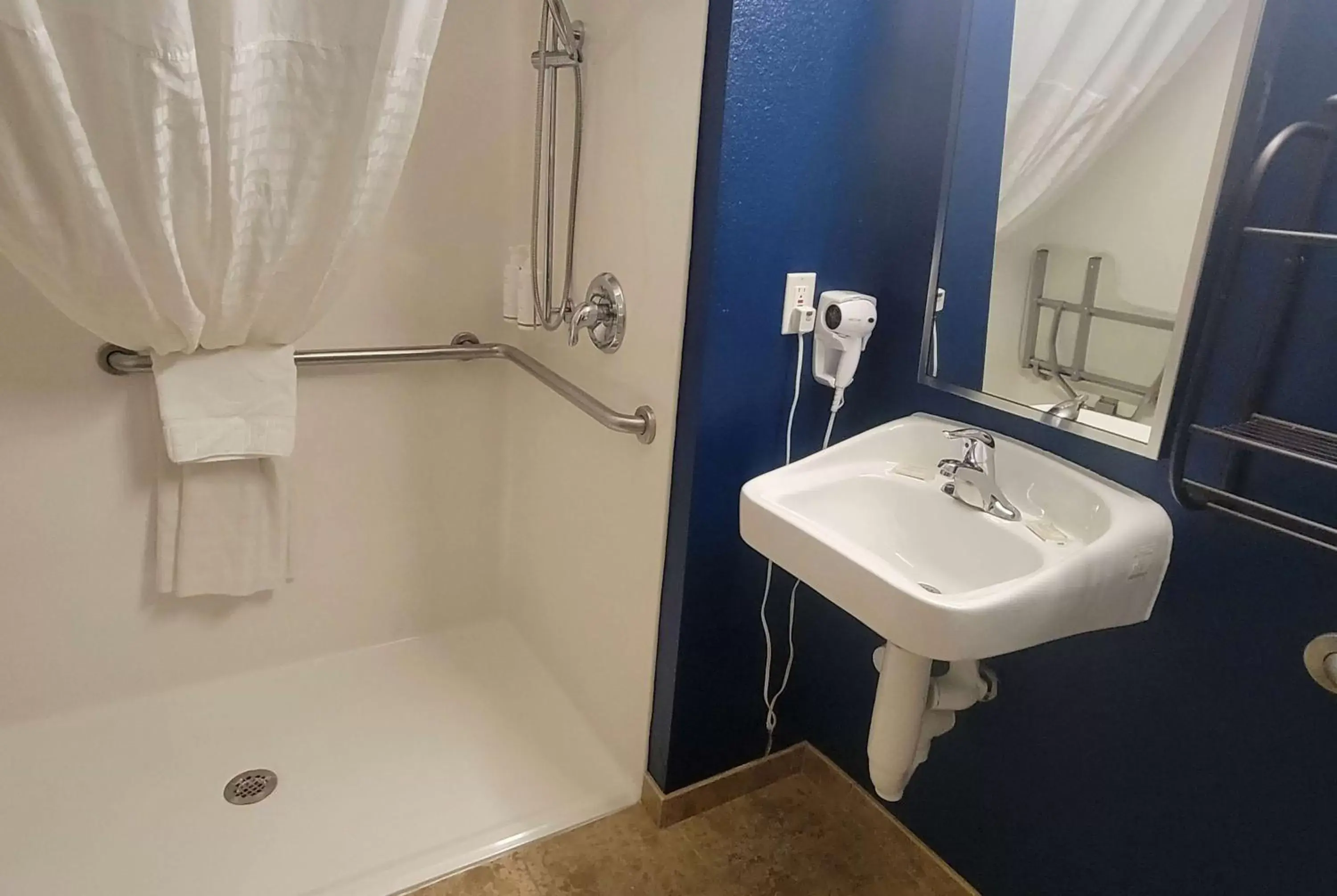 Shower, Bathroom in Microtel Inn & Suites by Wyndham Bluffs