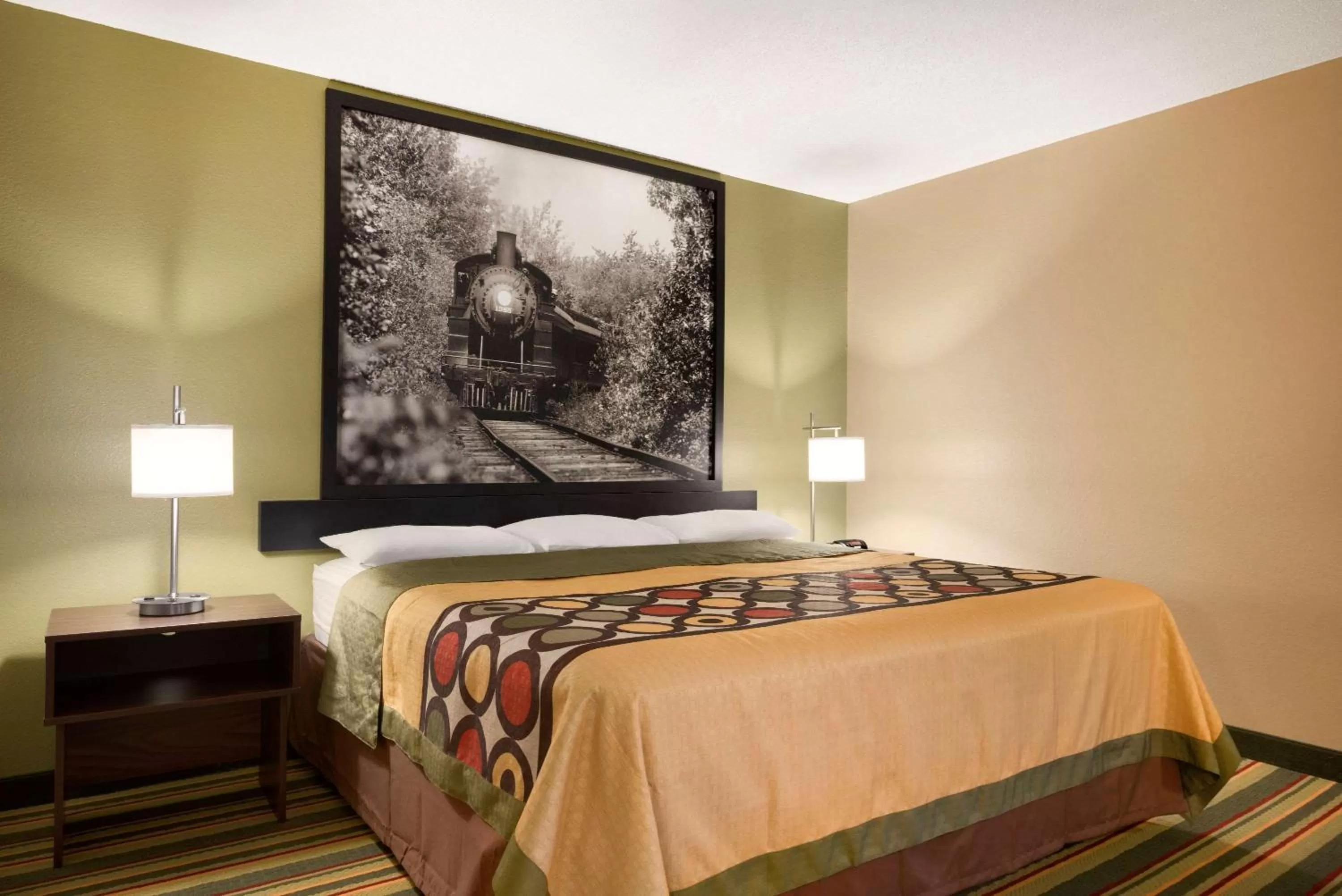 Photo of the whole room, Bed in Super 8 by Wyndham Rantoul