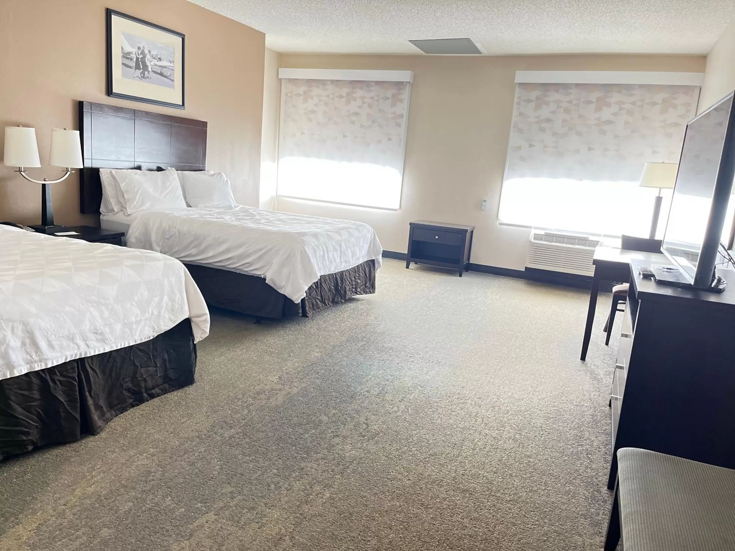 Queen Room with Two Queen Beds - Disability Access with Bathtub/Non-Smoking in Holiday Inn Louisville Airport - Fair/Expo, an IHG Hotel