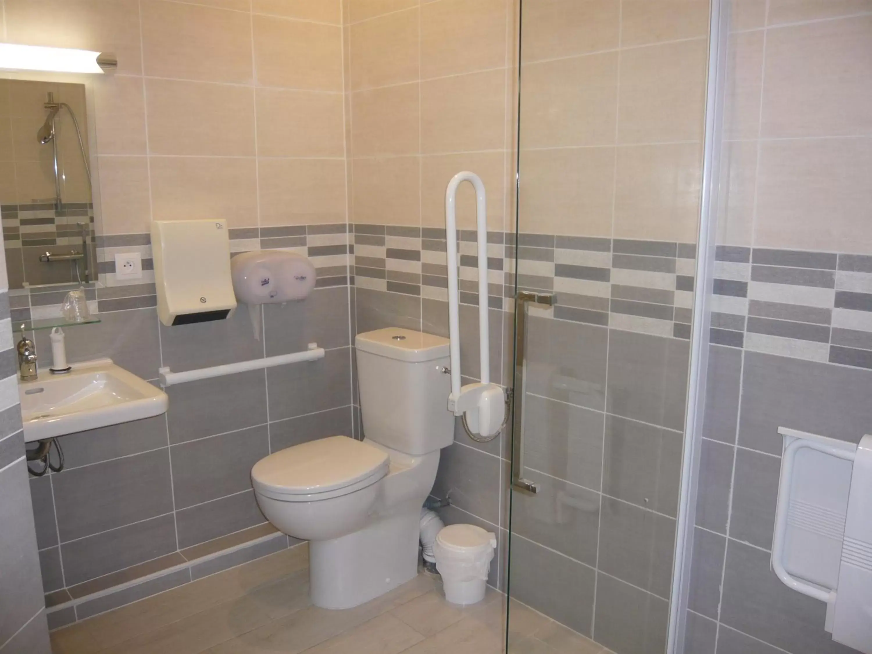 Toilet, Bathroom in Hôtel Port Beach