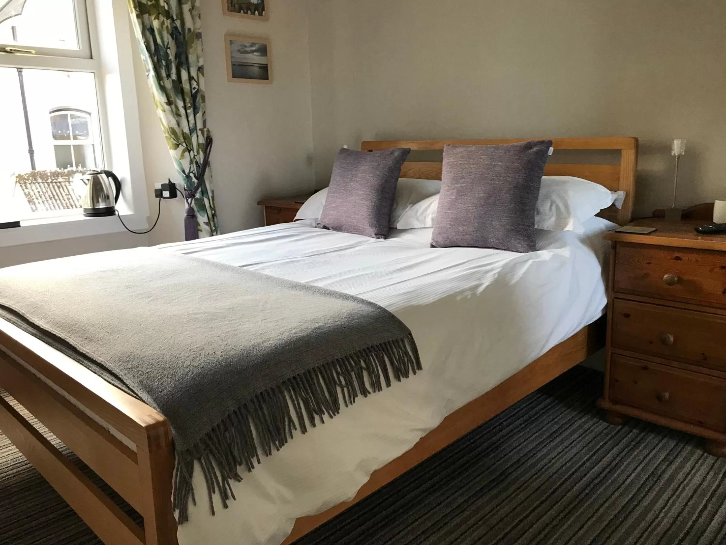 Bedroom, Bed in West End Guest House