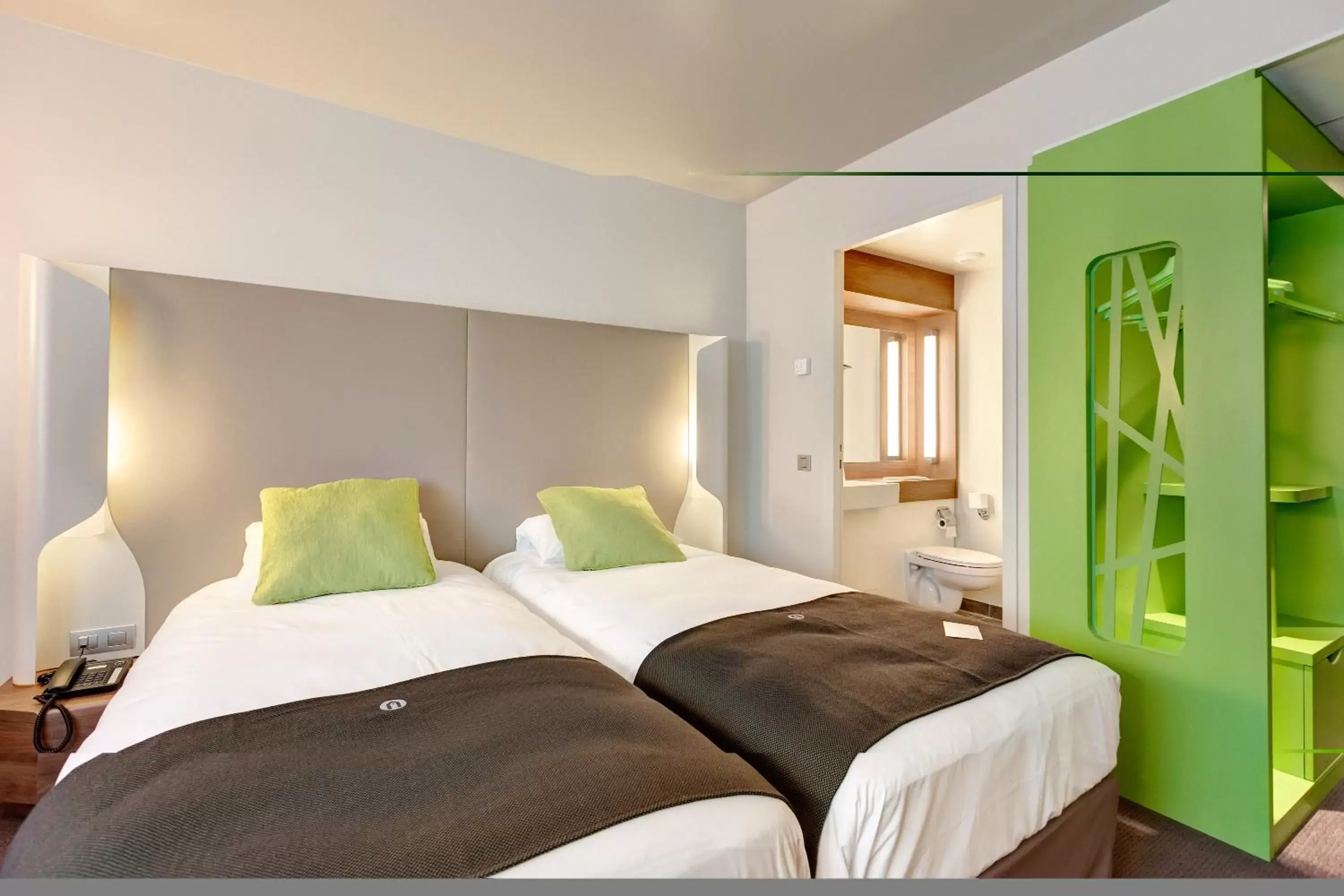 Bedroom, Bed in Campanile La Roche Sur Yon Centre Gare